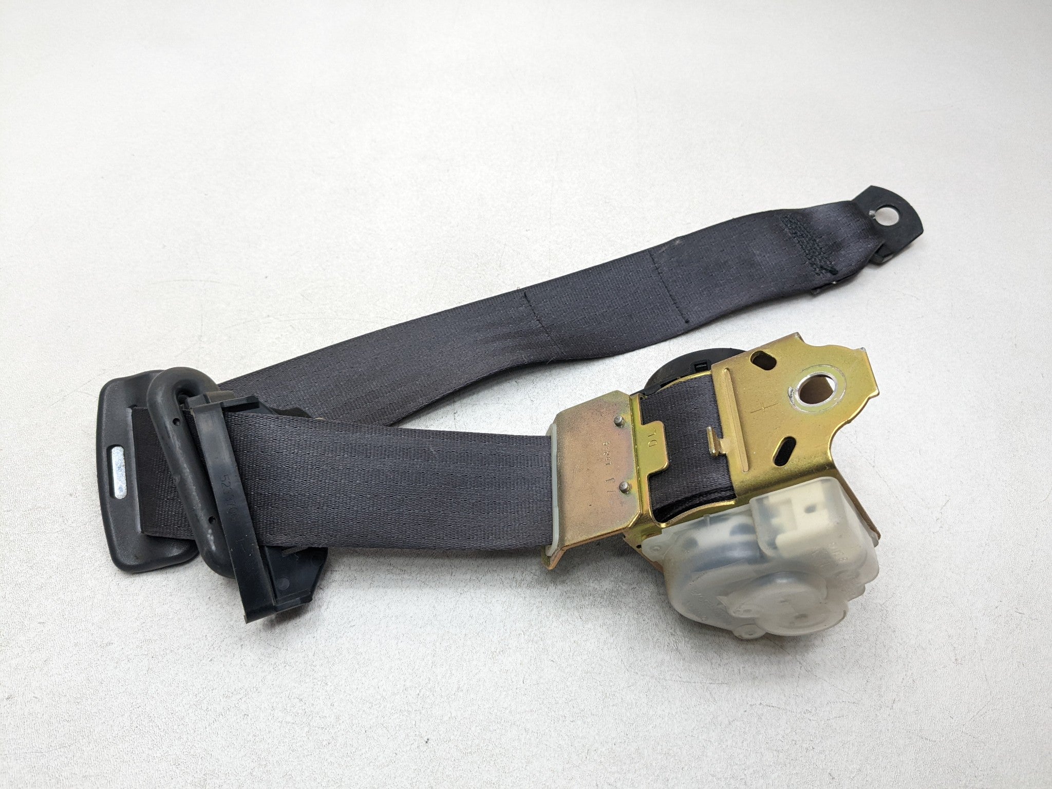 00 - 04 MITSUBISHI MONTERO SPORT OEM SAFETY SEAT BELT RETRACTOR REAR RIGHT SIDE