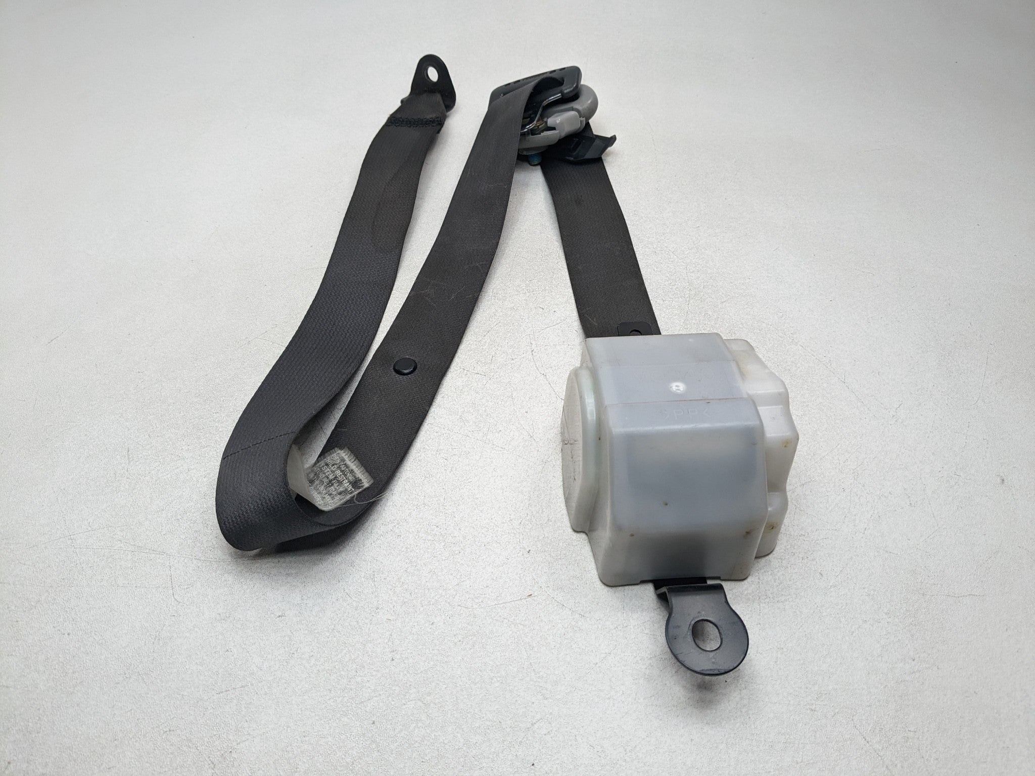 00 - 04 MITSUBISHI MONTERO SPORT OEM SAFETY SEAT BELT RETRACTOR FRONT RIGHT SIDE