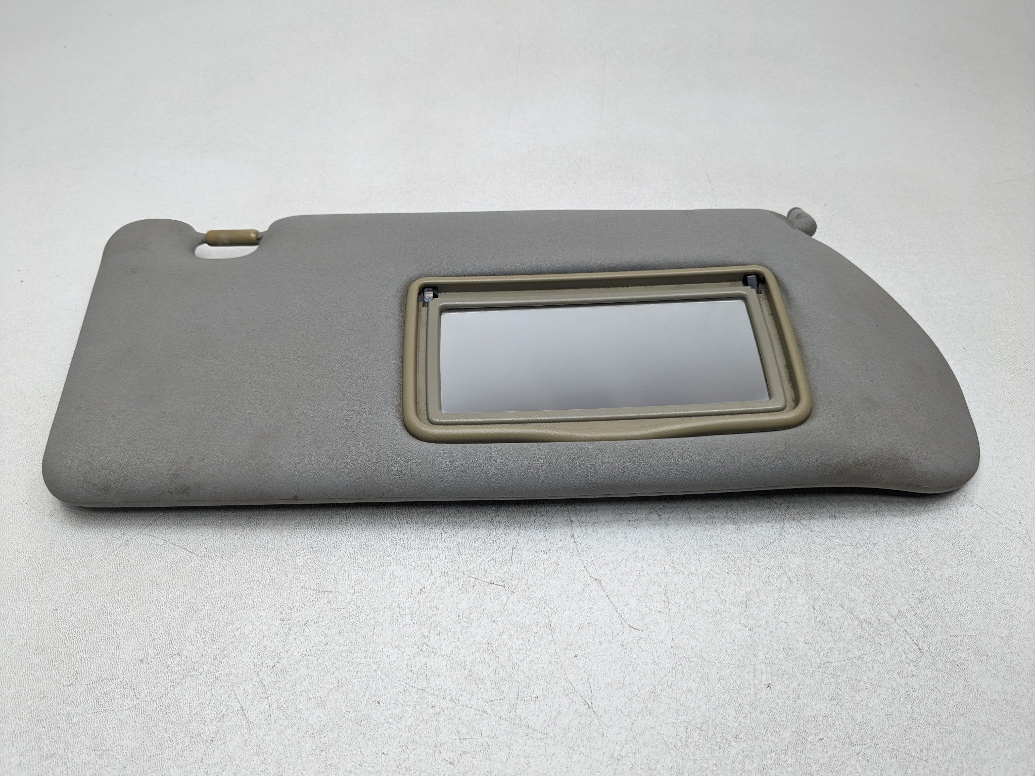 00 - 04 MITSUBISHI MONTERO SPORT OEM SUN VISOR INTERIOR UPPER FRONT RIGHT SIDE