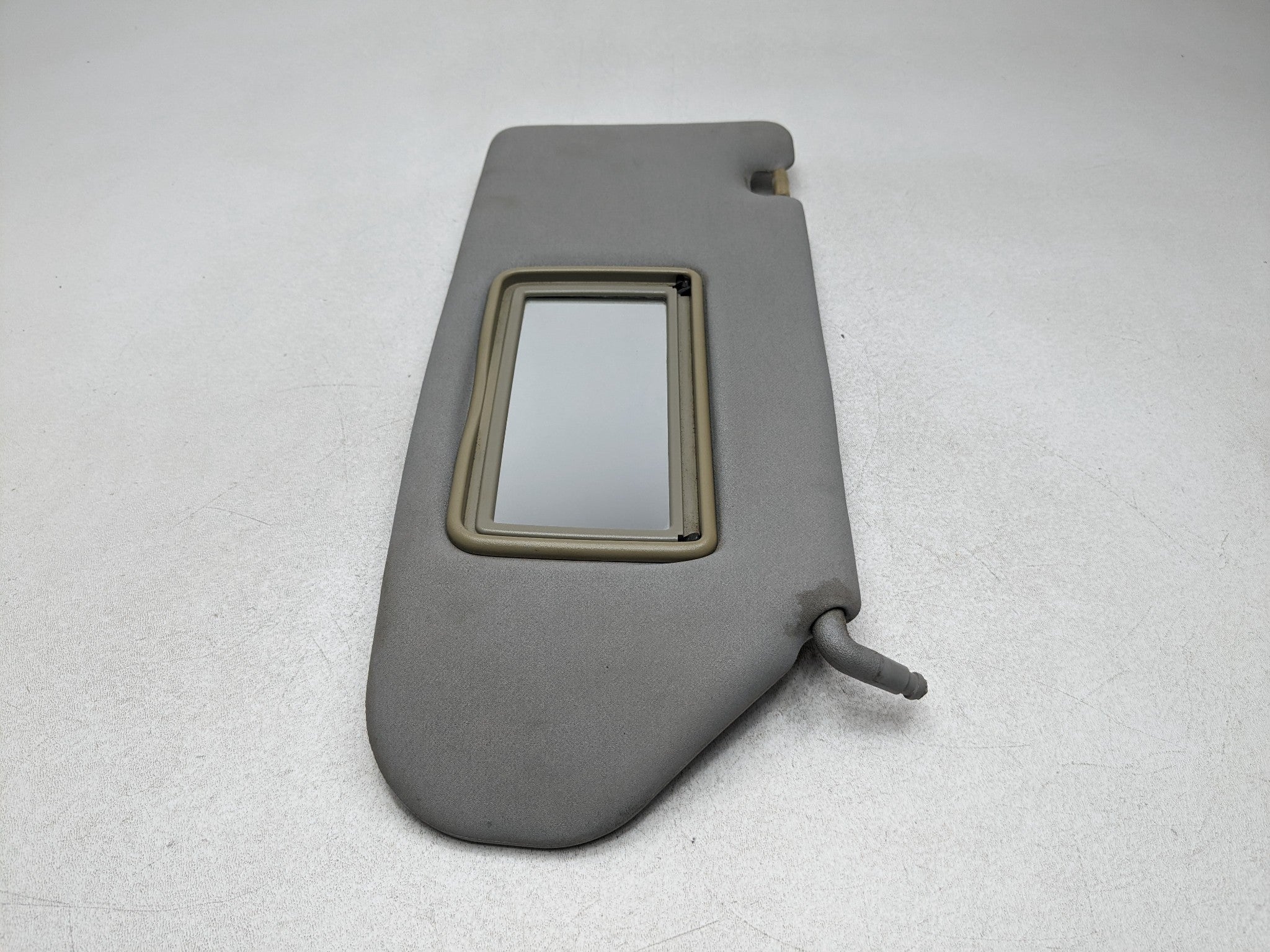 00 - 04 MITSUBISHI MONTERO SPORT OEM SUN VISOR INTERIOR UPPER FRONT RIGHT SIDE