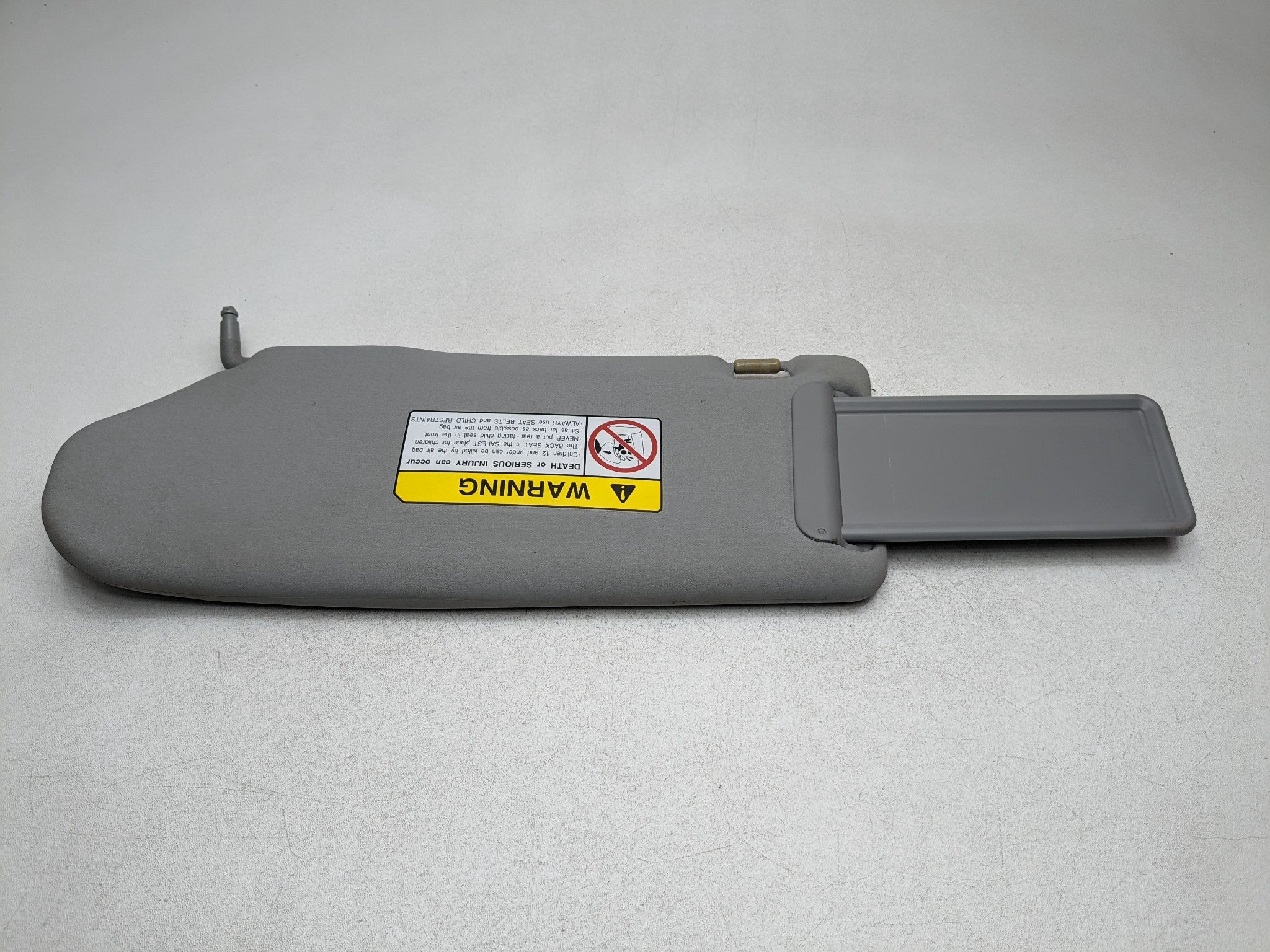 00 - 04 MITSUBISHI MONTERO SPORT OEM SUN VISOR INTERIOR UPPER FRONT RIGHT SIDE