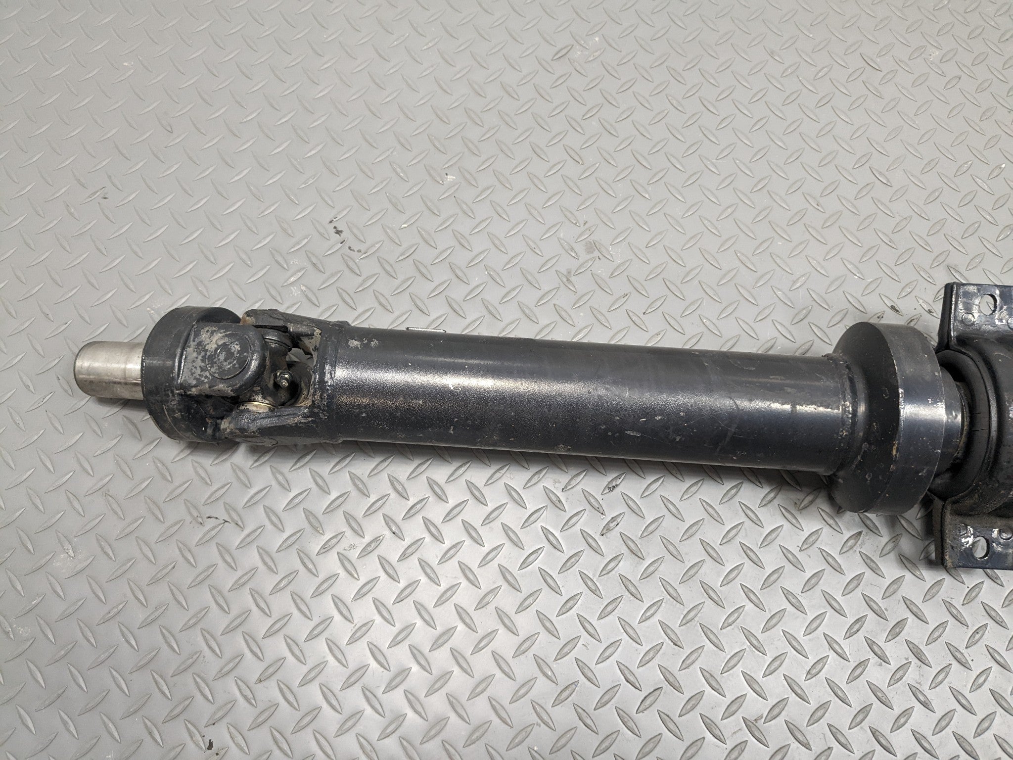 00 – 04 MITSUBISHI MONTERO SPORT OEM REAR DRIVE SHAFT CARDAN PROPELLER ASSEMBLY