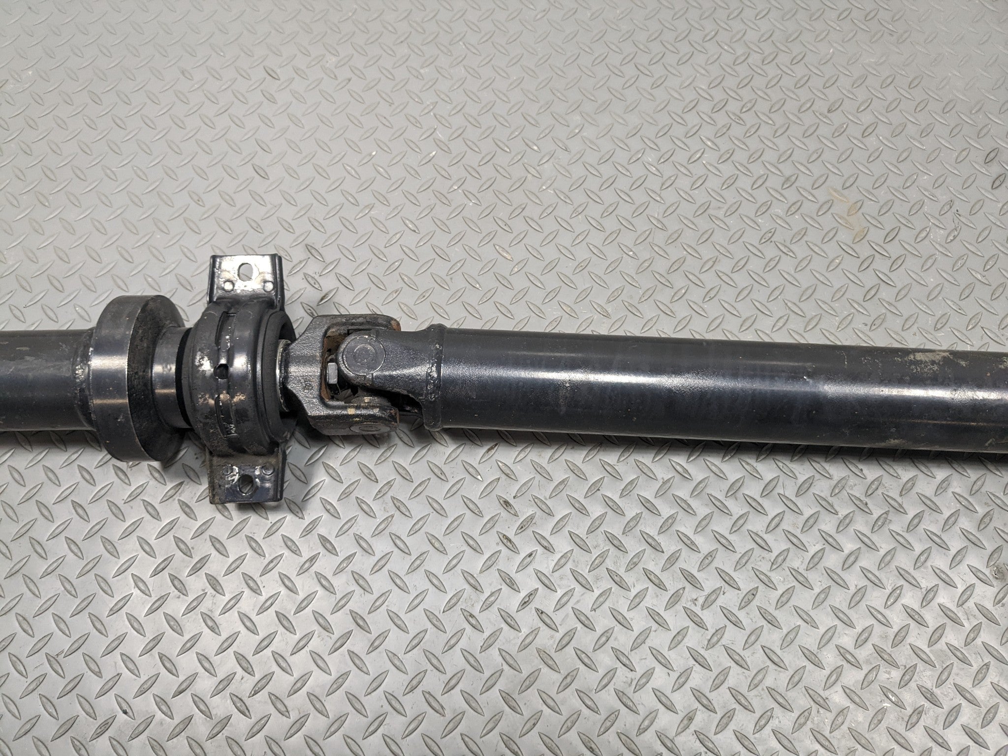 00 – 04 MITSUBISHI MONTERO SPORT OEM REAR DRIVE SHAFT CARDAN PROPELLER ASSEMBLY