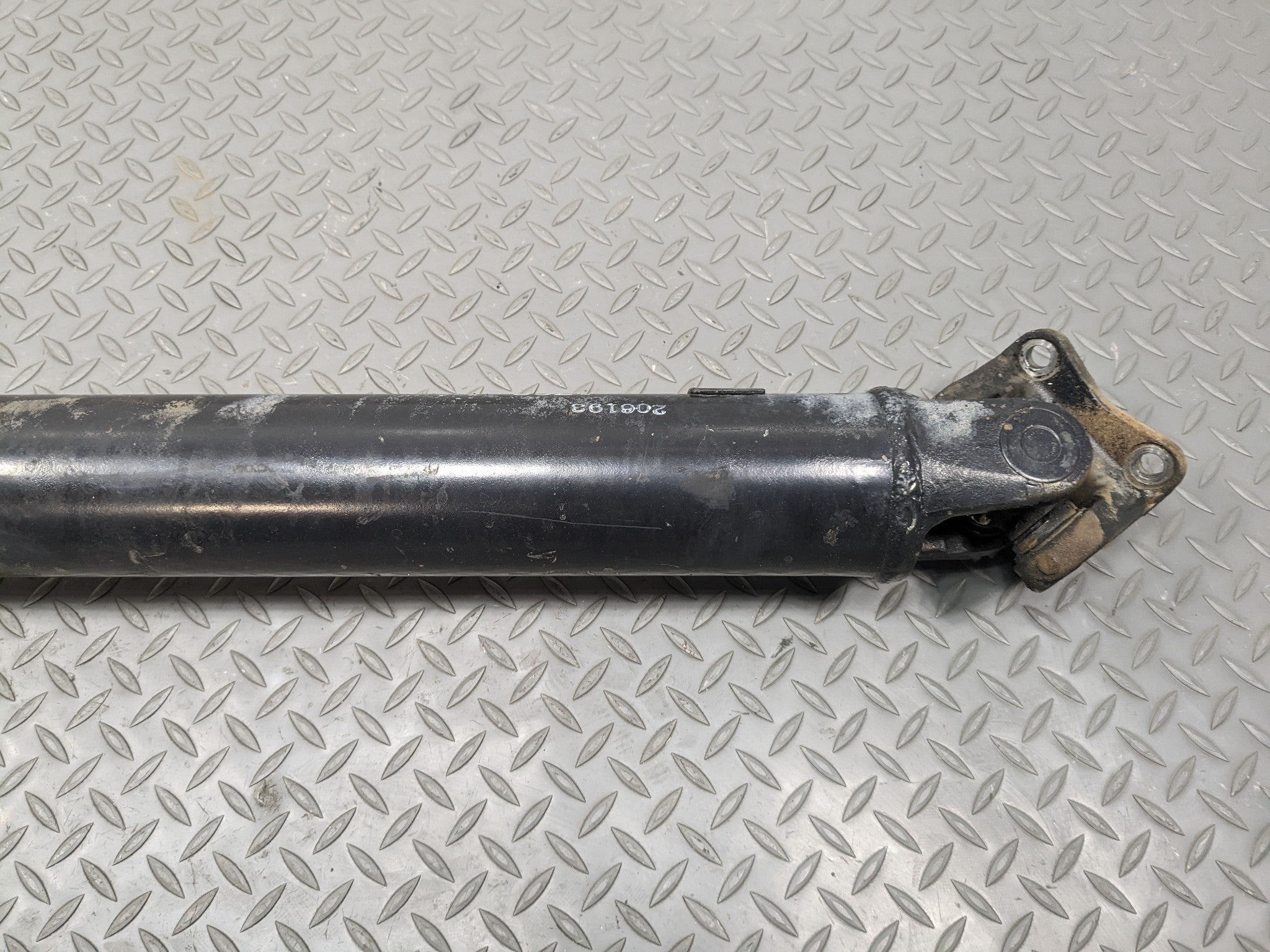 00 – 04 MITSUBISHI MONTERO SPORT OEM REAR DRIVE SHAFT CARDAN PROPELLER ASSEMBLY