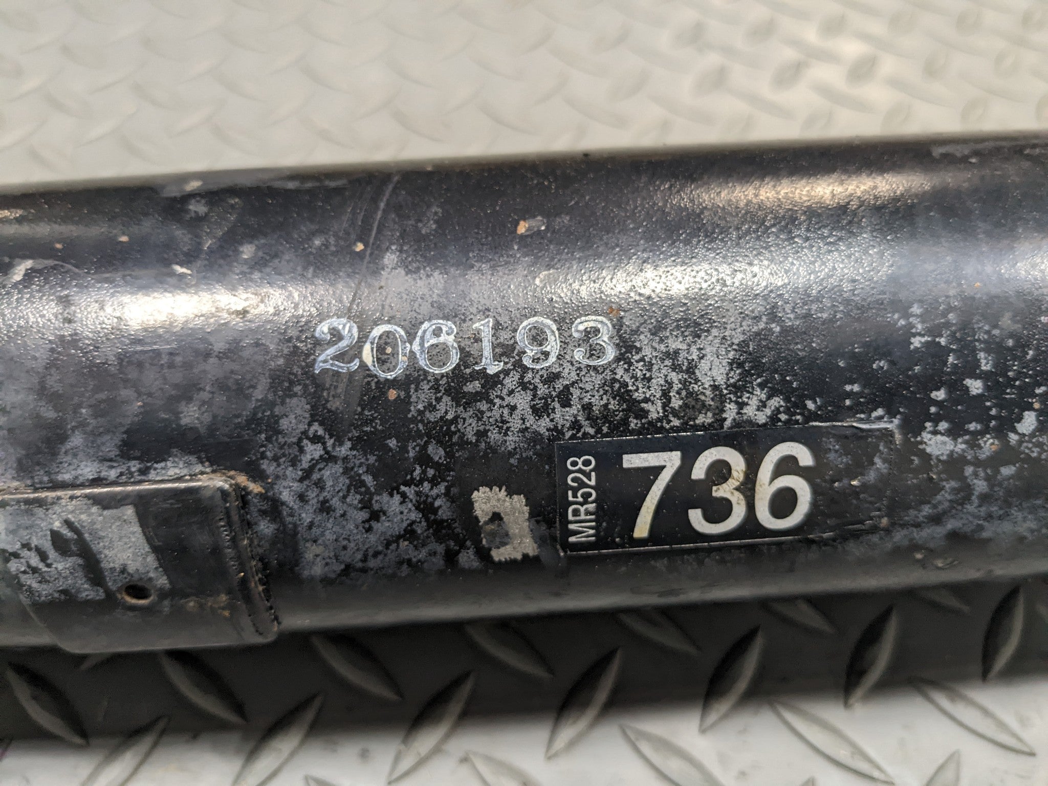 00 – 04 MITSUBISHI MONTERO SPORT OEM REAR DRIVE SHAFT CARDAN PROPELLER ASSEMBLY