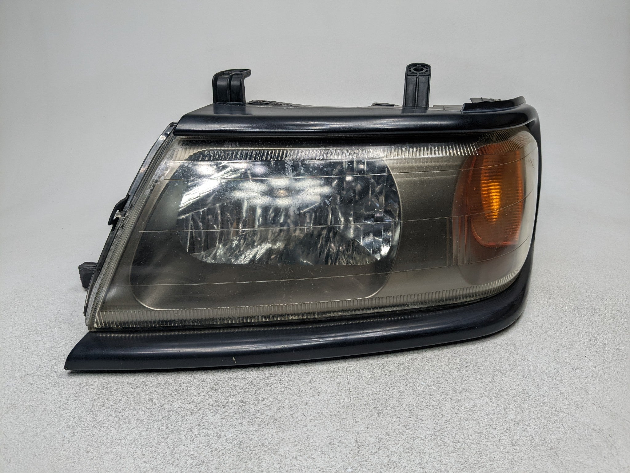 00 – 04 MITSUBISHI MONTERO SPORT OEM HALOGEN HEADLAMP ASSEMBLY FRONT LEFT SIDE
