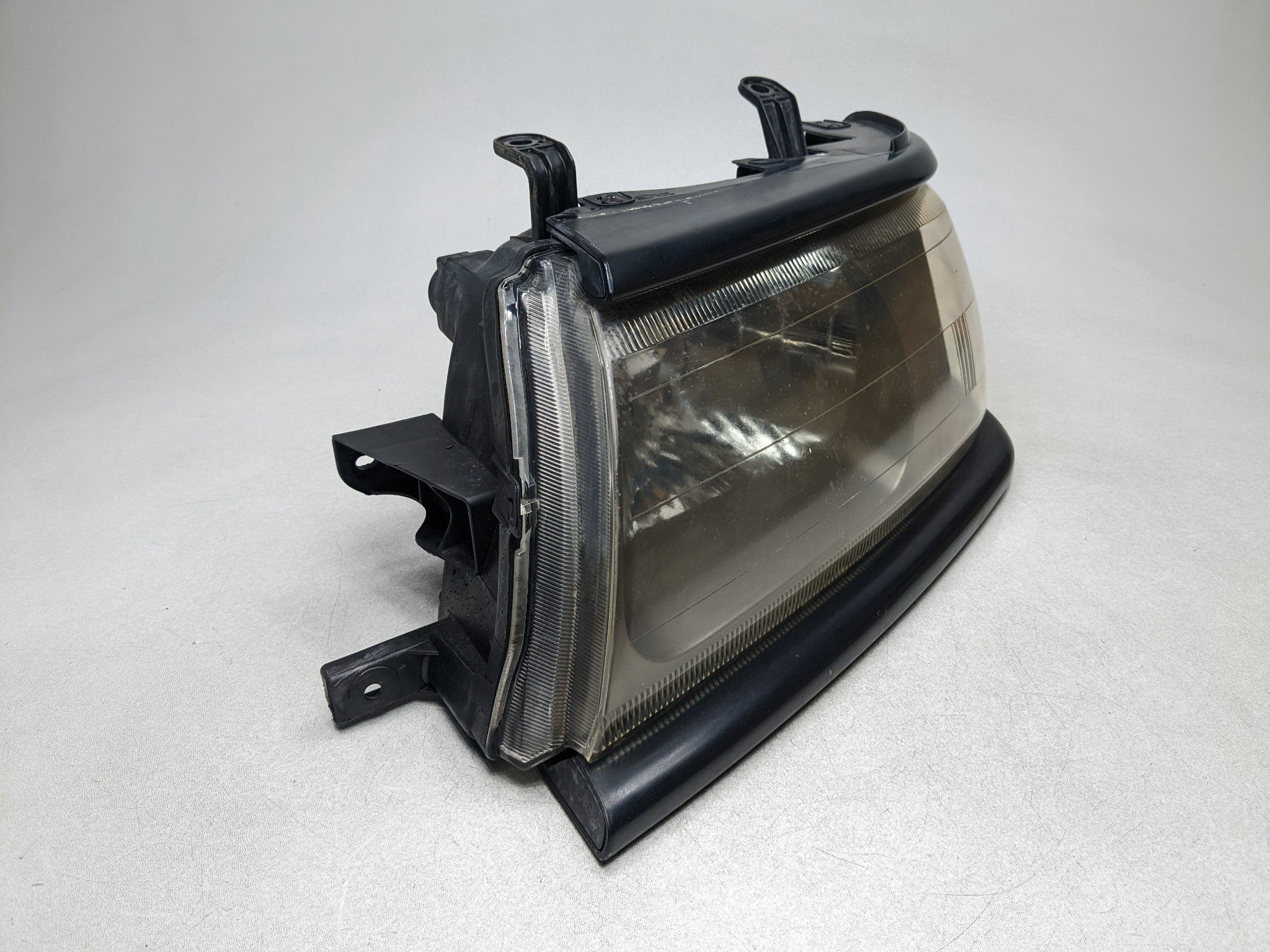 00 – 04 MITSUBISHI MONTERO SPORT OEM HALOGEN HEADLAMP ASSEMBLY FRONT LEFT SIDE