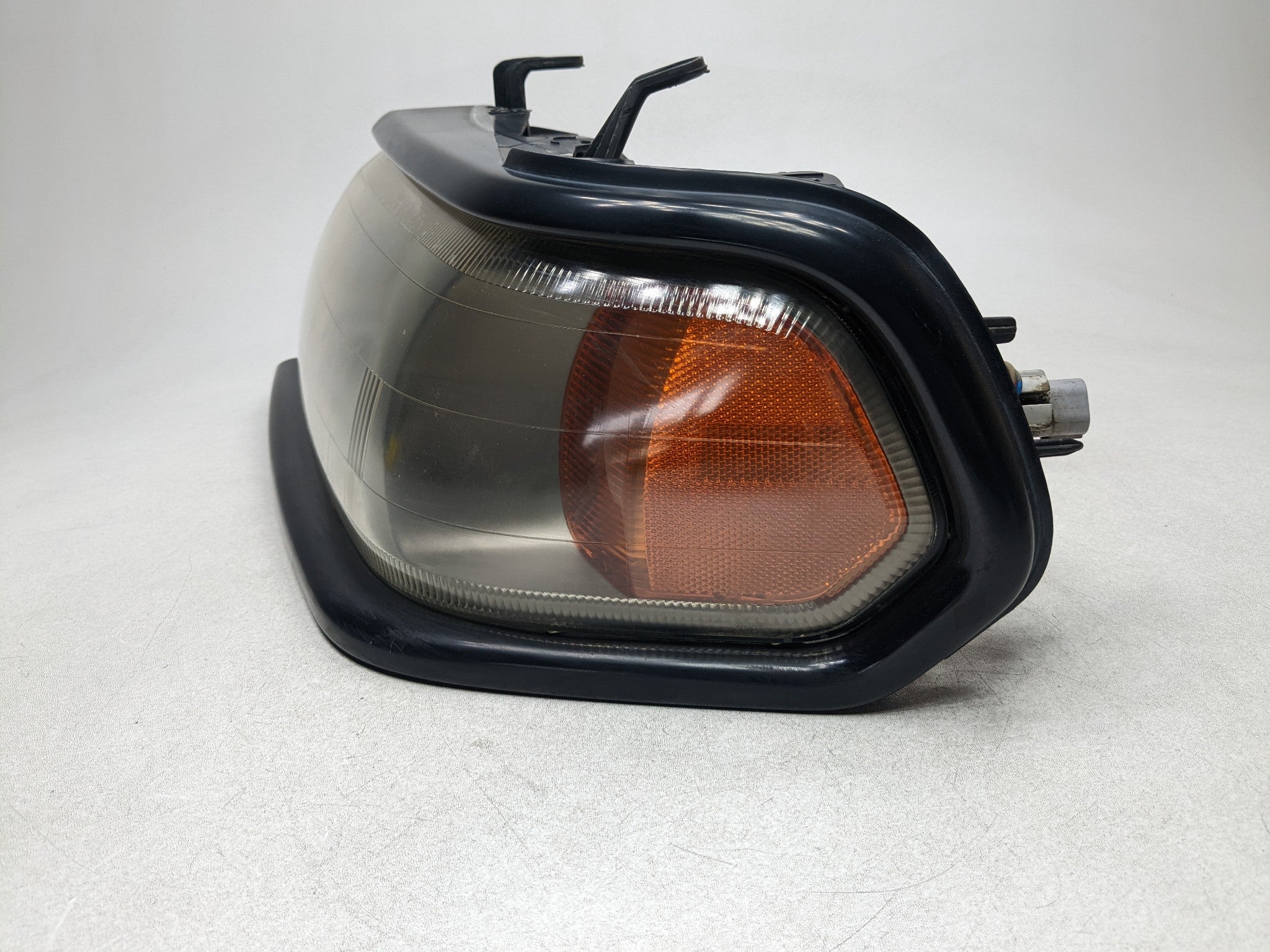 00 – 04 MITSUBISHI MONTERO SPORT OEM HALOGEN HEADLAMP ASSEMBLY FRONT LEFT SIDE