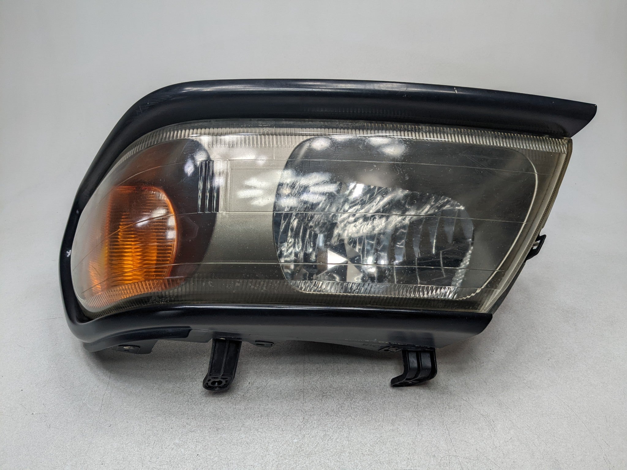 00 – 04 MITSUBISHI MONTERO SPORT OEM HALOGEN HEADLAMP ASSEMBLY FRONT LEFT SIDE