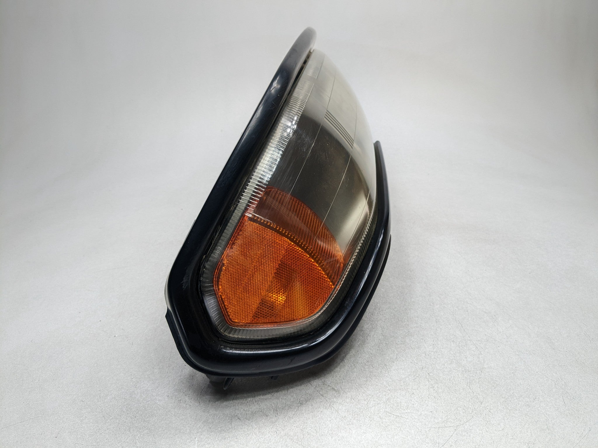 00 – 04 MITSUBISHI MONTERO SPORT OEM HALOGEN HEADLAMP ASSEMBLY FRONT LEFT SIDE