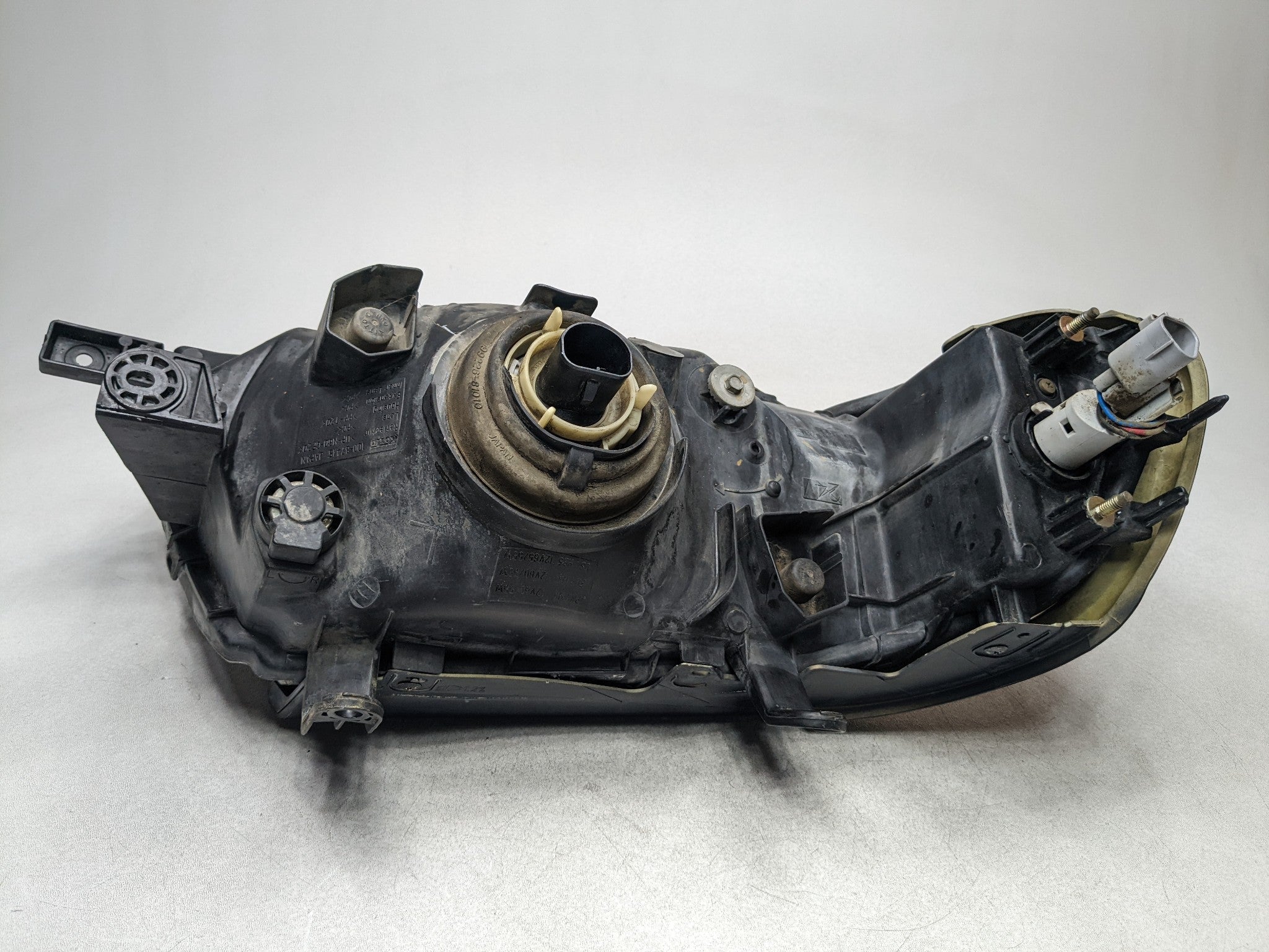 00 – 04 MITSUBISHI MONTERO SPORT OEM HALOGEN HEADLAMP ASSEMBLY FRONT LEFT SIDE