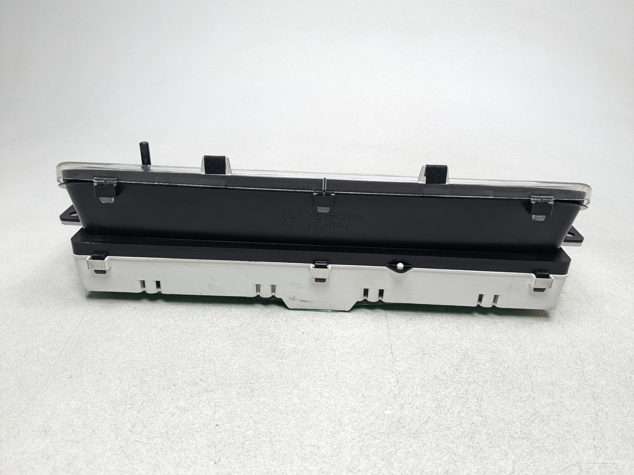 00 - 04 MITSUBISHI MONTERO SPORT OEM SPEEDOMETER DASH PANEL INSTRUMENT CLUSTER