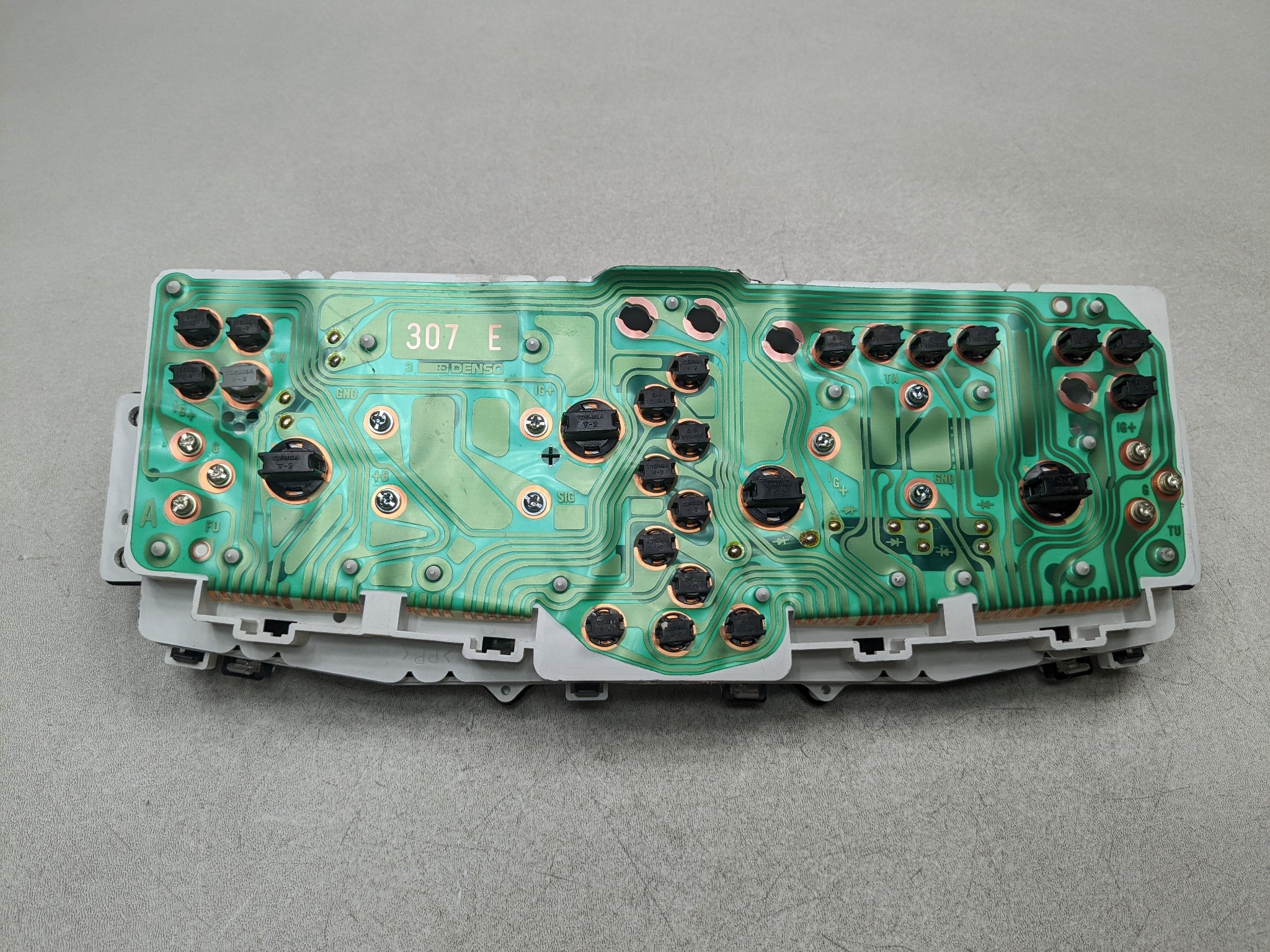 00 - 04 MITSUBISHI MONTERO SPORT OEM SPEEDOMETER DASH PANEL INSTRUMENT CLUSTER