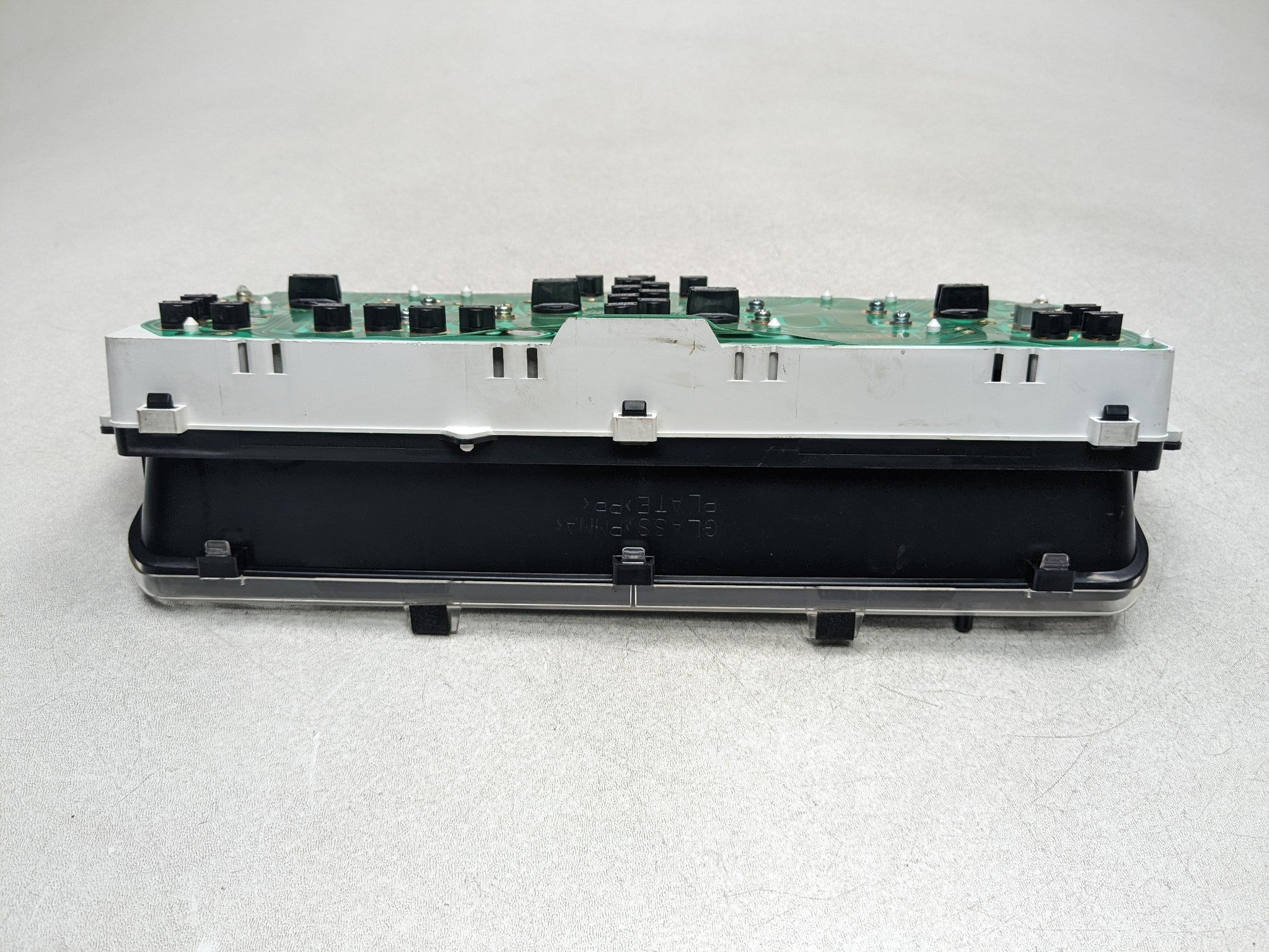 00 - 04 MITSUBISHI MONTERO SPORT OEM SPEEDOMETER DASH PANEL INSTRUMENT CLUSTER