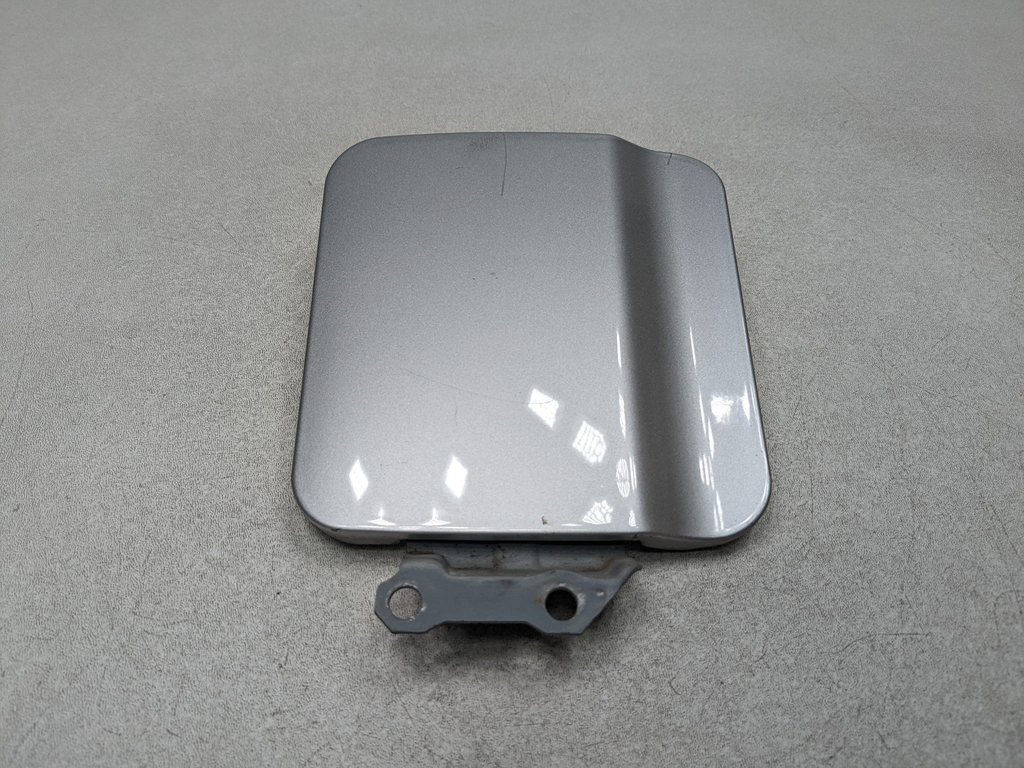 00 - 04 MITSUBISHI MONTERO SPORT OEM GAS FUEL TANK DOOR FILLER DOOR LID COVER
