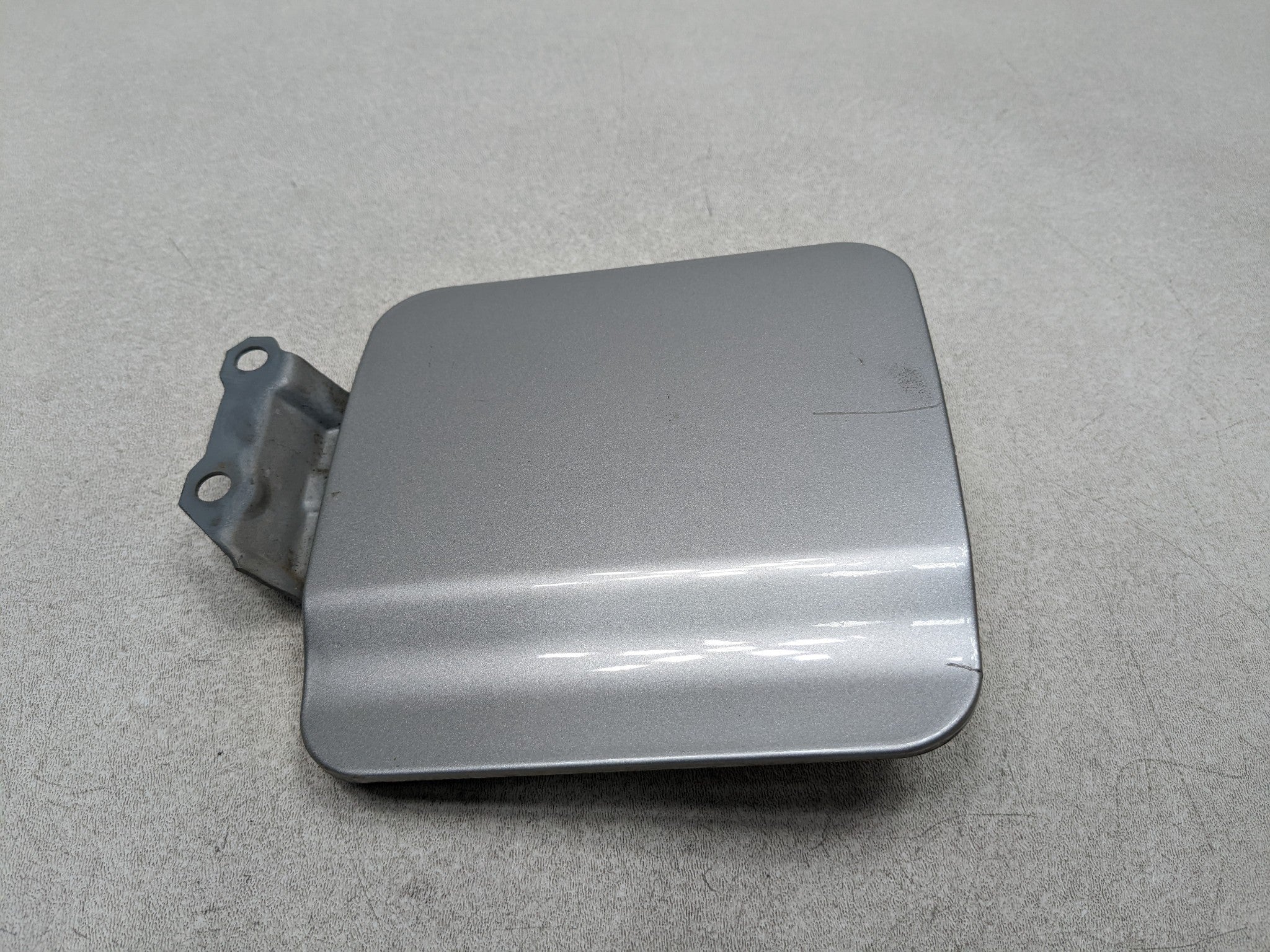 00 - 04 MITSUBISHI MONTERO SPORT OEM GAS FUEL TANK DOOR FILLER DOOR LID COVER