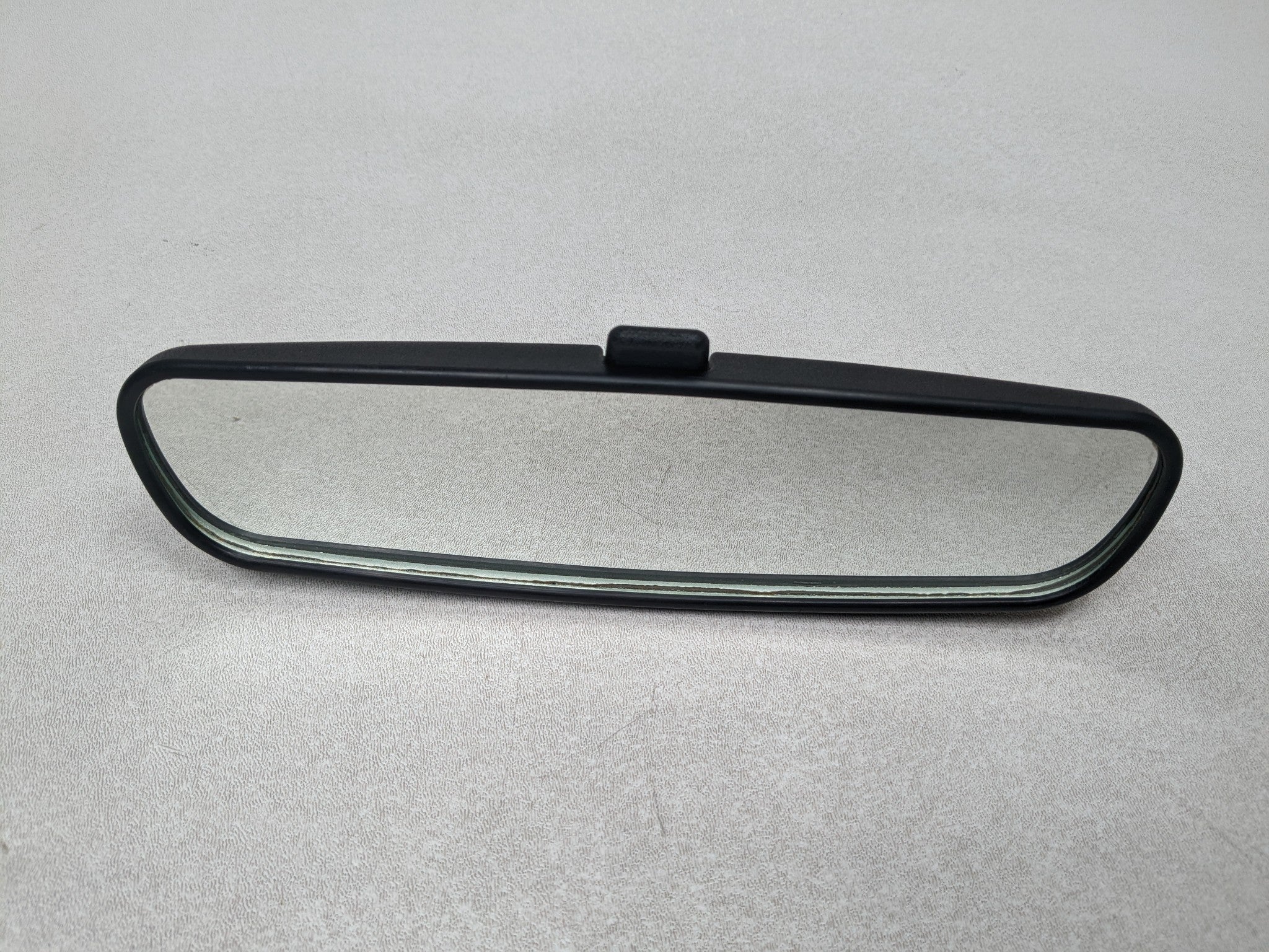 00 - 04 MITSUBISHI MONTERO SPORT OEM REAR VIEW MIRROR CENTER INTERIOR UPPER ROOF