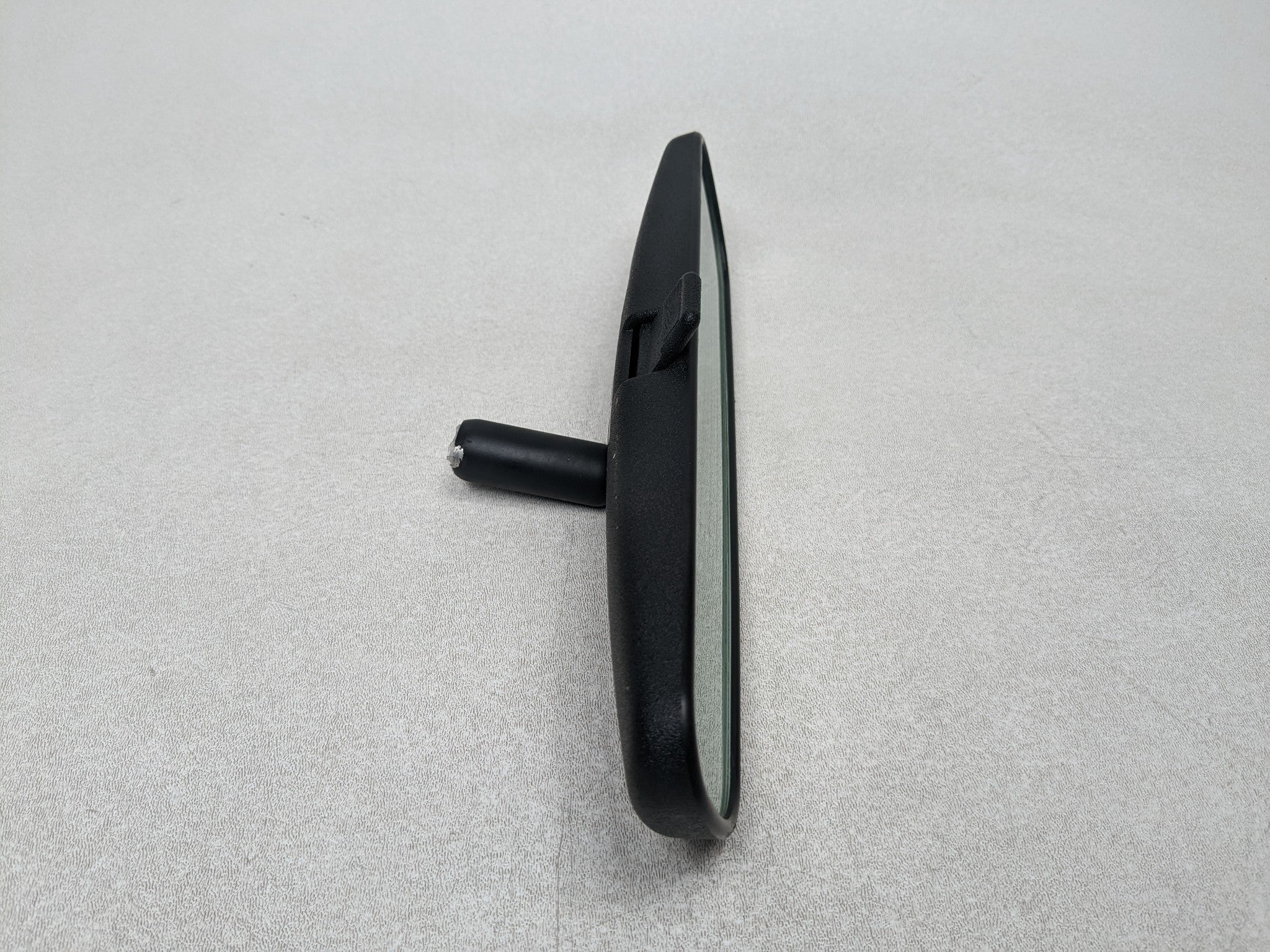 00 - 04 MITSUBISHI MONTERO SPORT OEM REAR VIEW MIRROR CENTER INTERIOR UPPER ROOF