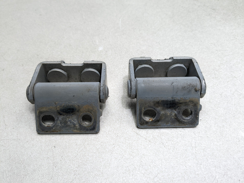 00 - 04 MITSUBISHI MONTERO SPORT OEM GATE HINGE SET UPPER AND LOWER REAR LEFT