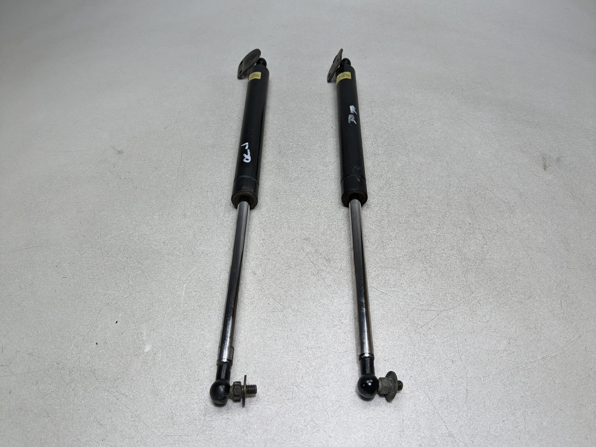 00 - 04 MITSUBISHI MONTERO SPORT OEM HATCH SUPPORT STRUT SET REAR LEFT AND RIGHT