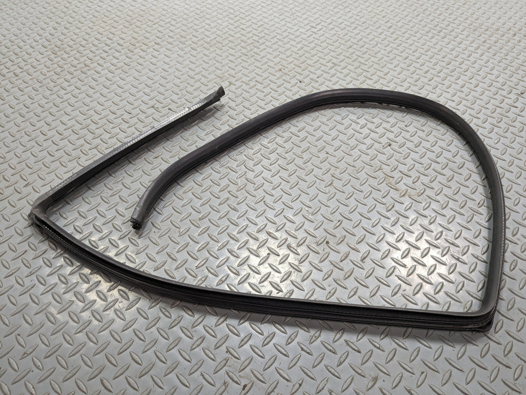00 - 04 MITSUBISHI MONTERO SPORT OEM DOOR SEAL WEATHER STRIPPING REAR LEFT SIDE