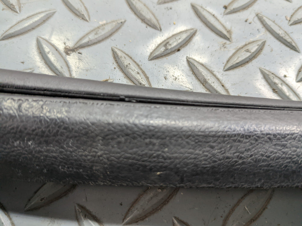 00 - 04 MITSUBISHI MONTERO SPORT OEM DOOR SEAL WEATHER STRIPPING REAR LEFT SIDE