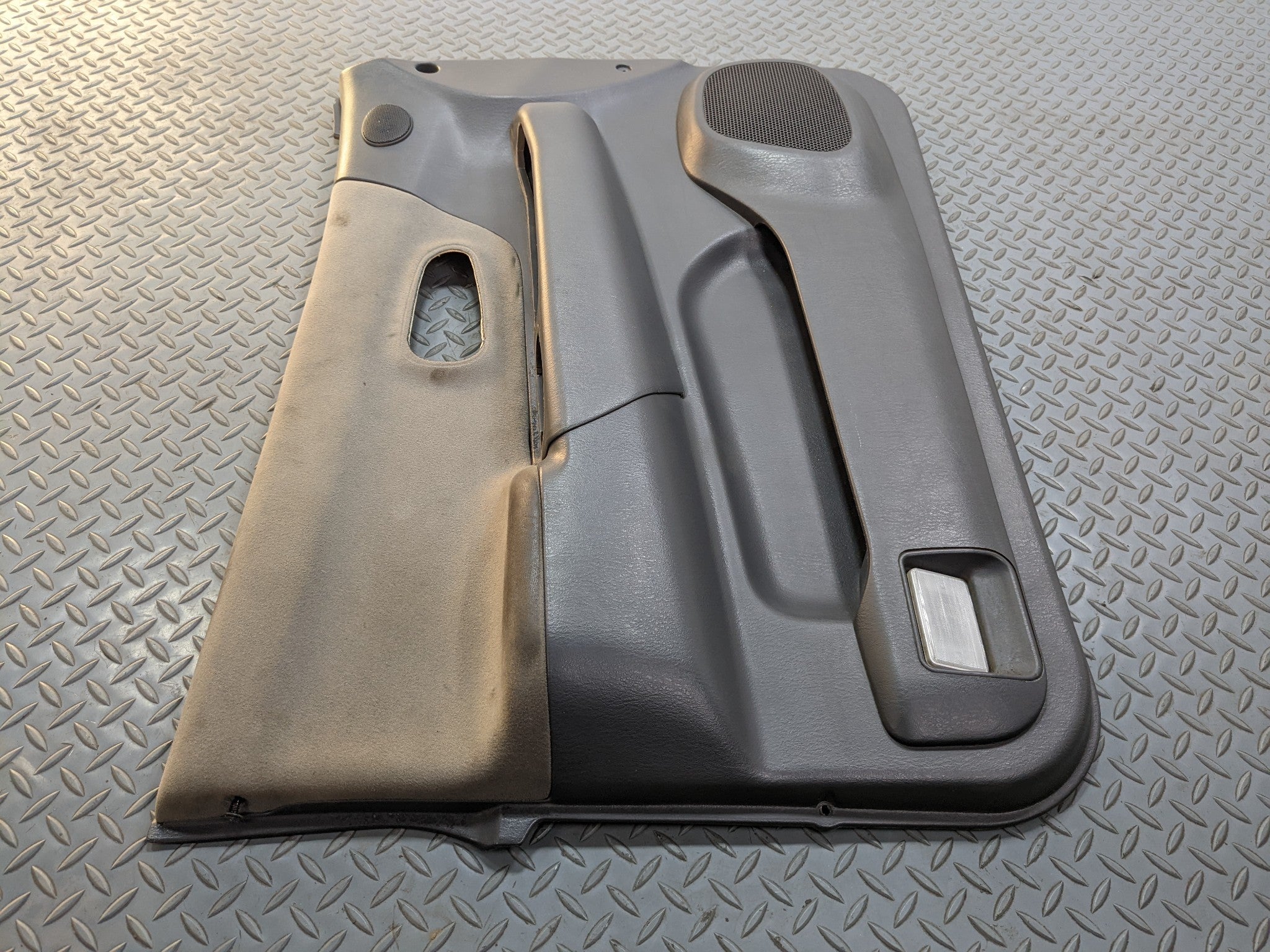 00 - 04 MITSUBISHI MONTERO SPORT OEM INTERIOR DOOR TRIM PANEL FRONT LEFT SIDE