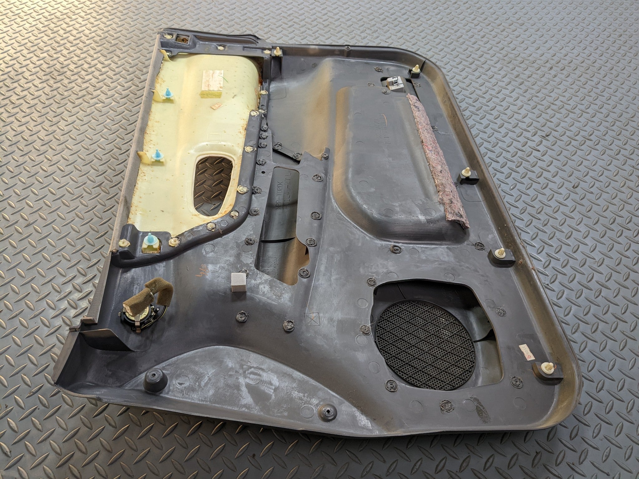 00 - 04 MITSUBISHI MONTERO SPORT OEM INTERIOR DOOR TRIM PANEL FRONT LEFT SIDE