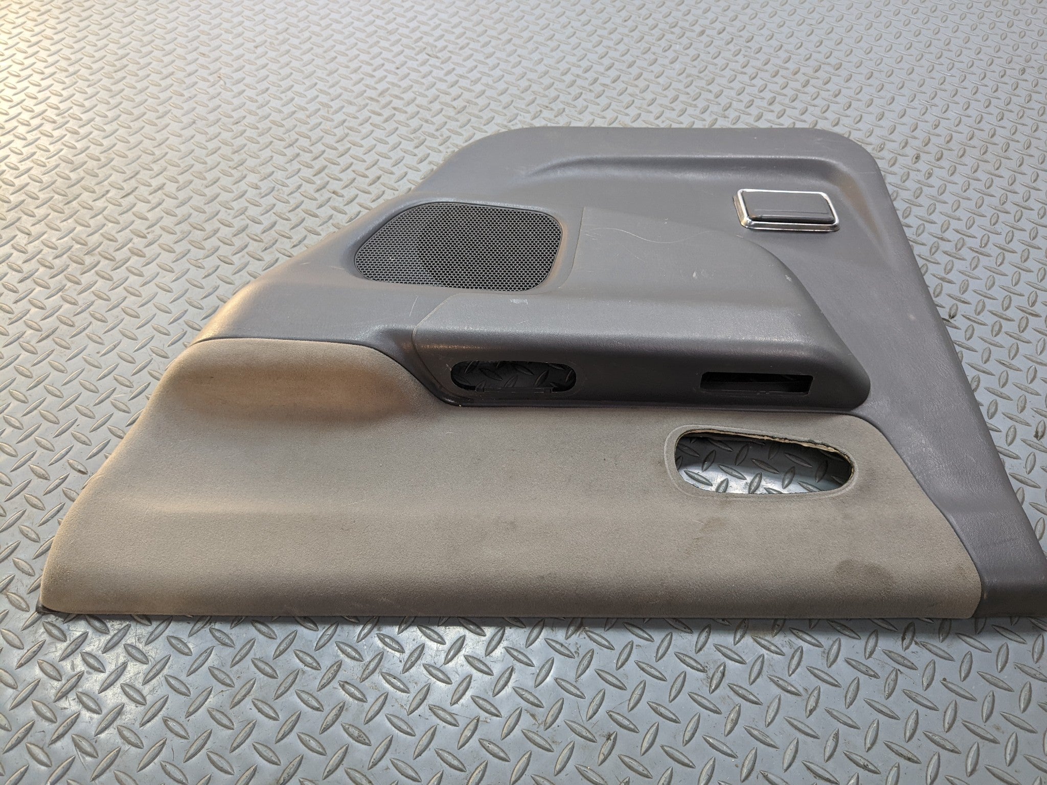 00 – 04 MITSUBISHI MONTERO SPORT OEM INTERIOR DOOR TRIM PANEL REAR RIGHT SIDE