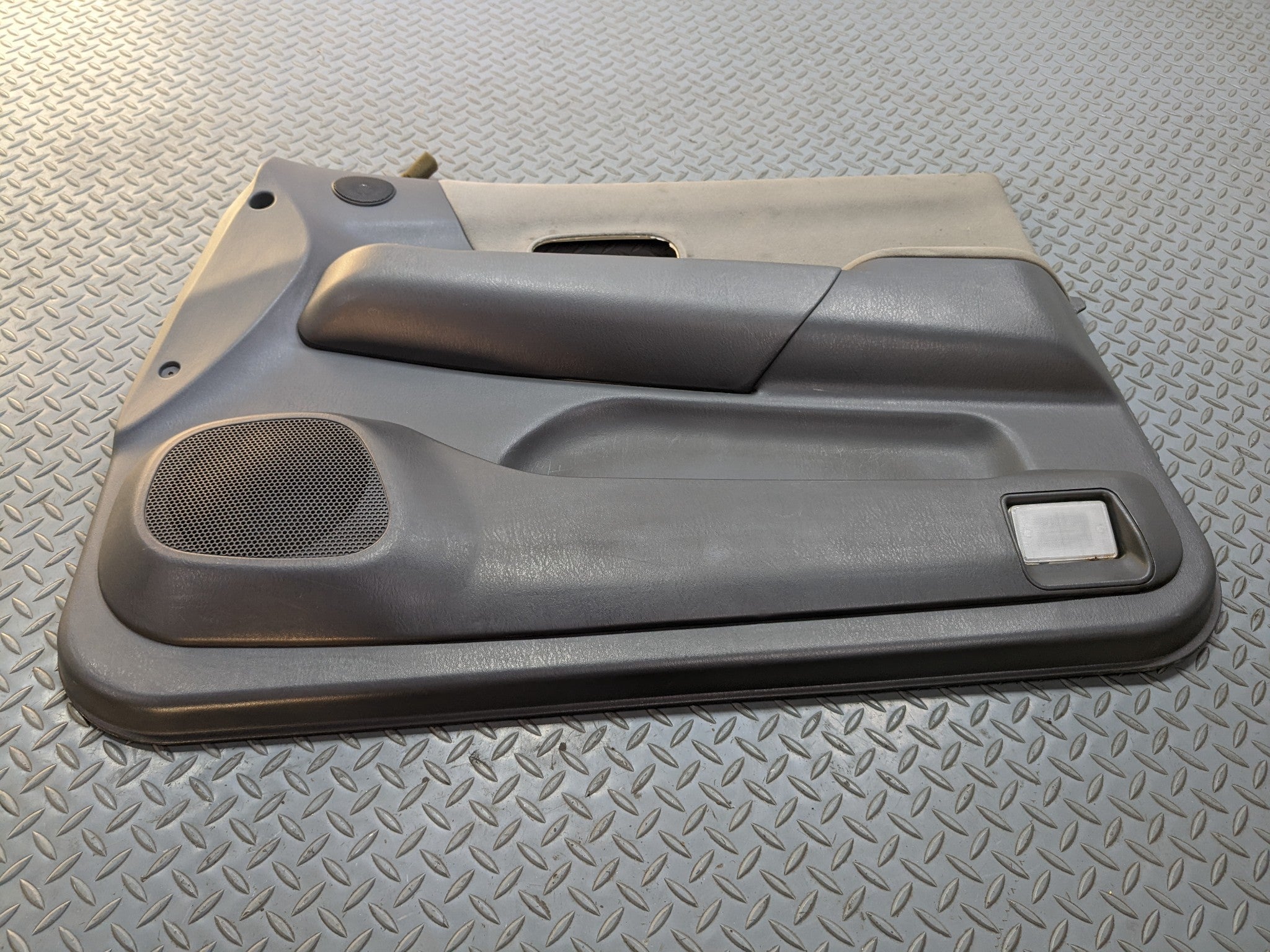 00 - 04 MITSUBISHI MONTERO SPORT OEM INTERIOR DOOR TRIM PANEL FRONT RIGHT SIDE