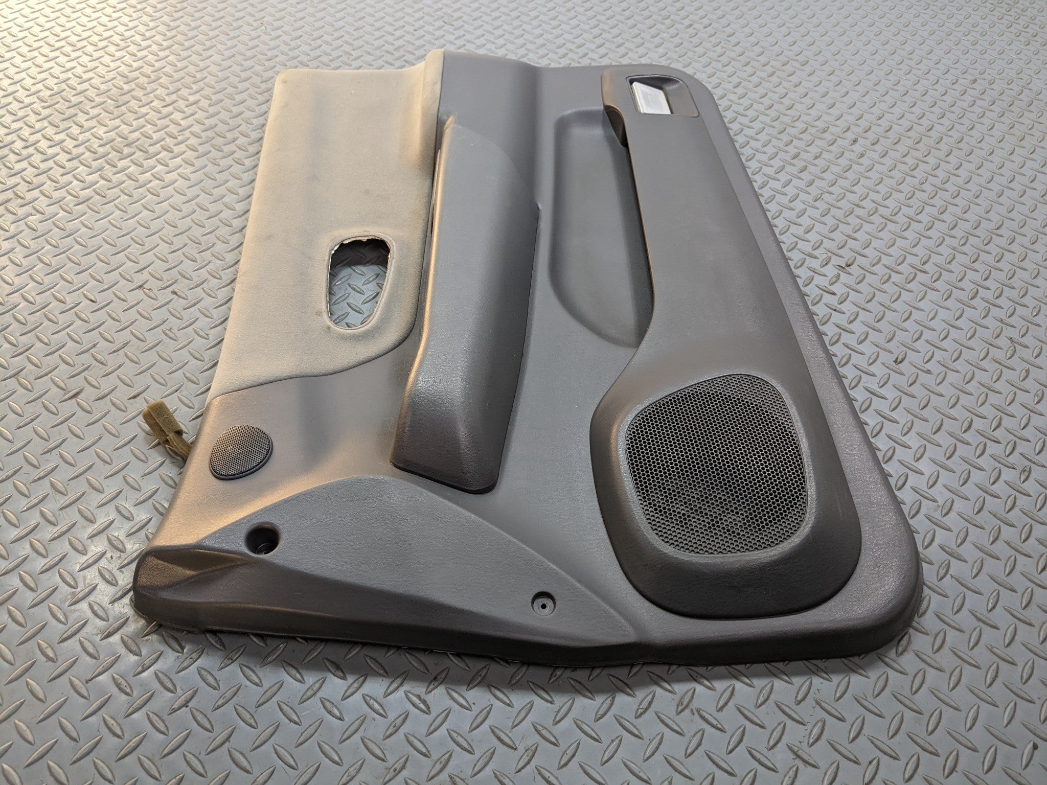 00 - 04 MITSUBISHI MONTERO SPORT OEM INTERIOR DOOR TRIM PANEL FRONT RIGHT SIDE