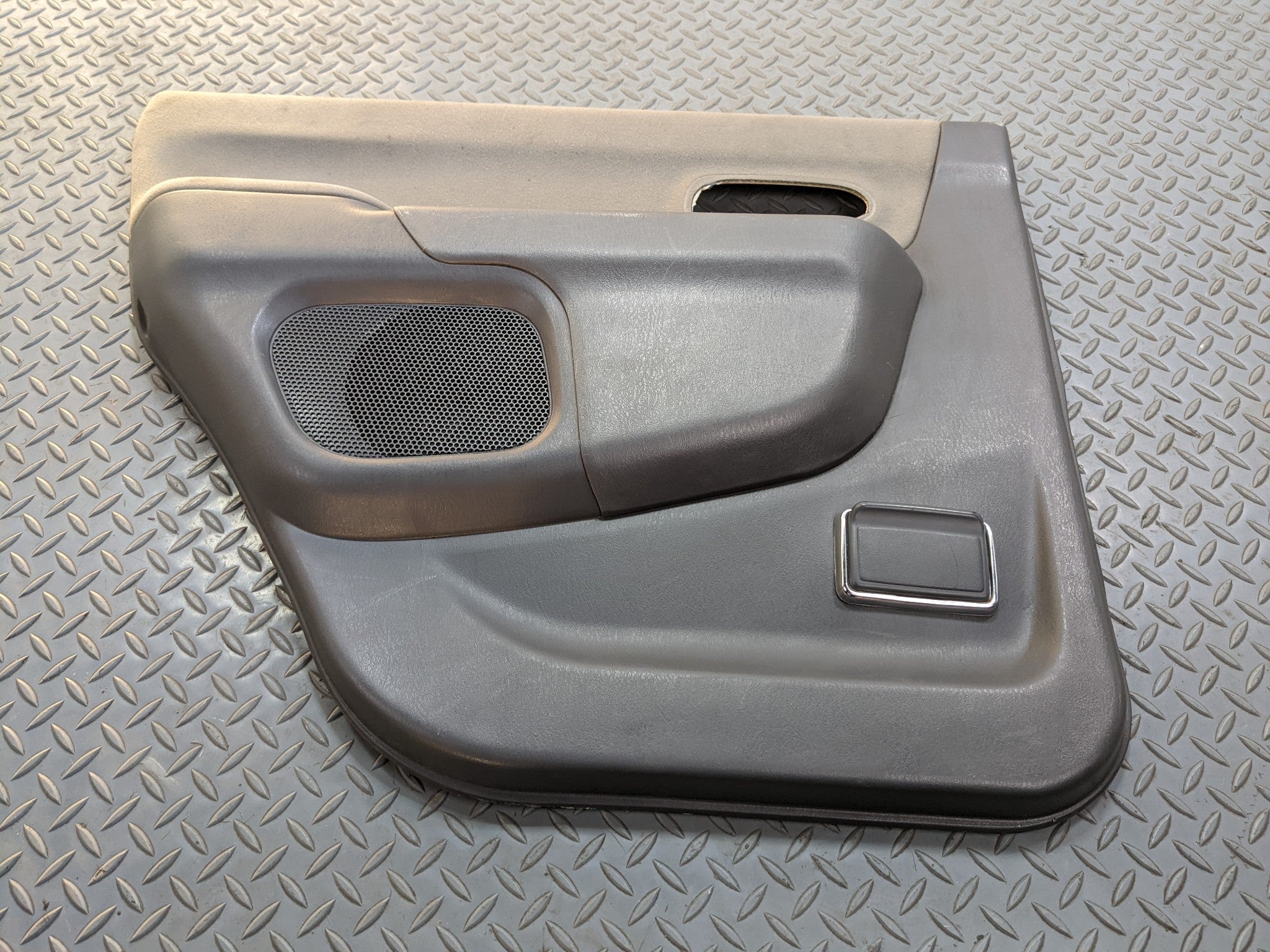 00 – 04 MITSUBISHI MONTERO SPORT OEM INTERIOR DOOR TRIM PANEL REAR LEFT SIDE