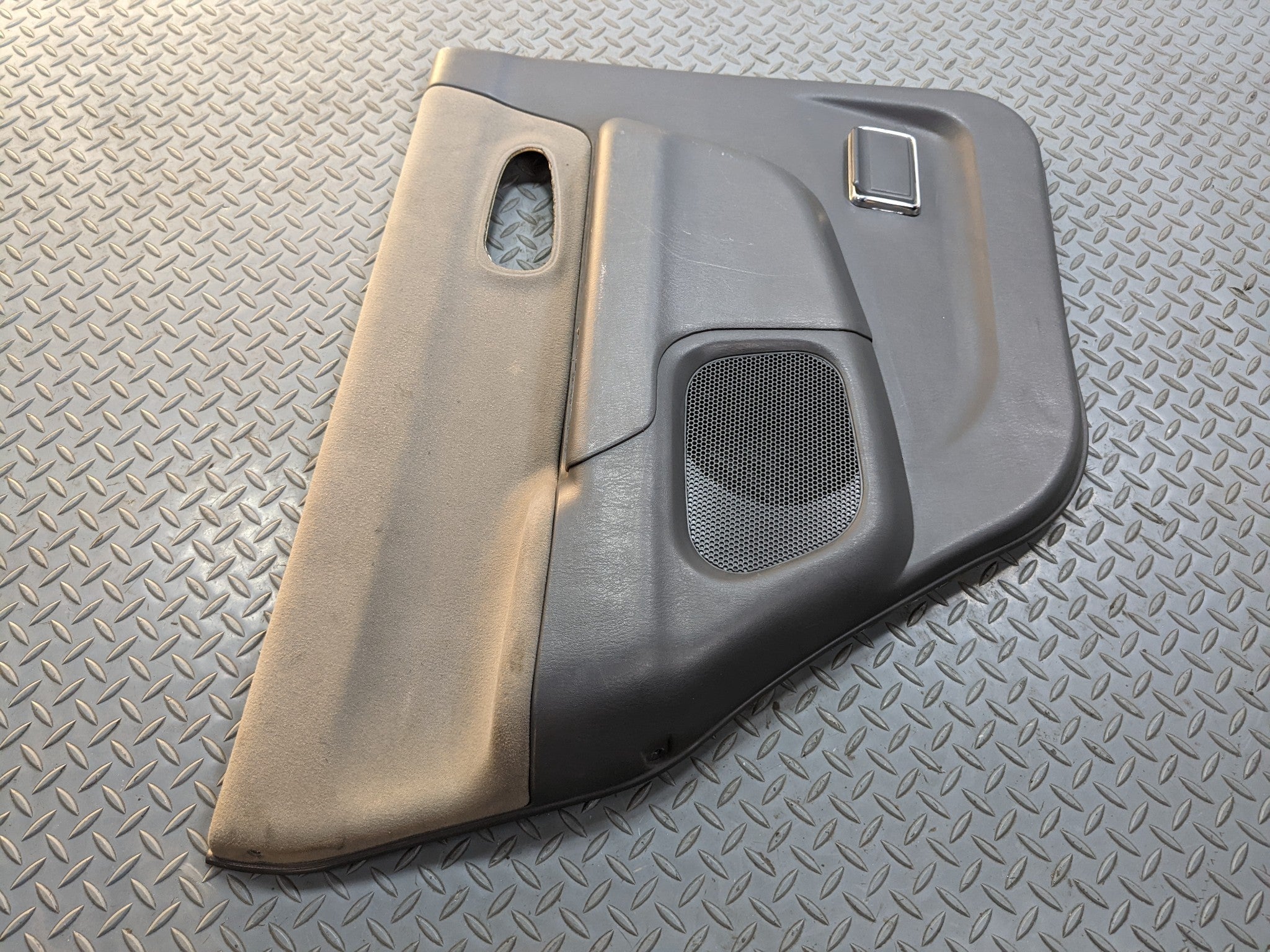 00 – 04 MITSUBISHI MONTERO SPORT OEM INTERIOR DOOR TRIM PANEL REAR LEFT SIDE