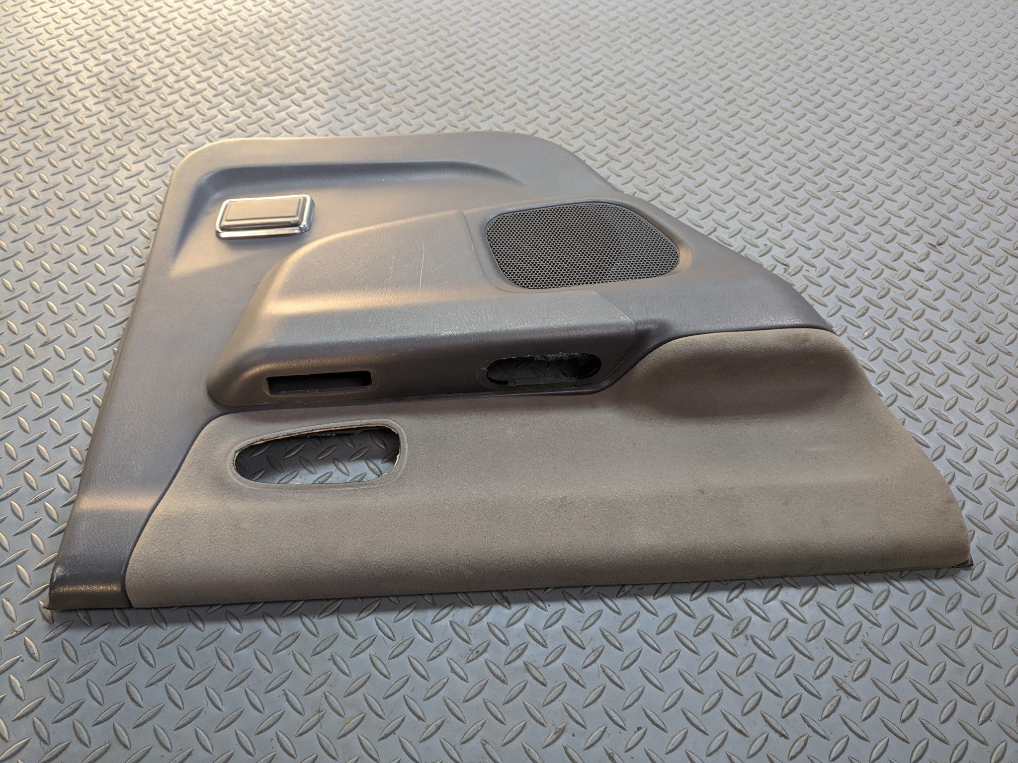 00 – 04 MITSUBISHI MONTERO SPORT OEM INTERIOR DOOR TRIM PANEL REAR LEFT SIDE