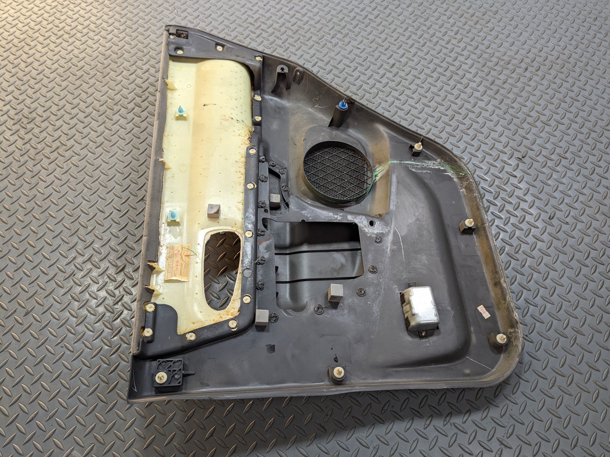 00 – 04 MITSUBISHI MONTERO SPORT OEM INTERIOR DOOR TRIM PANEL REAR LEFT SIDE
