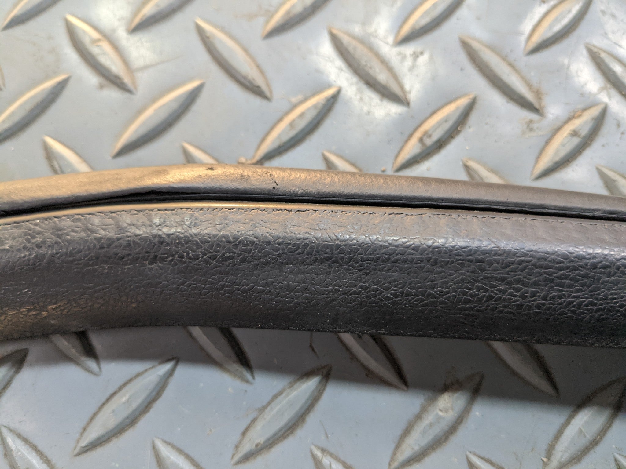00 - 04 MITSUBISHI MONTERO SPORT OEM DOOR SEAL WEATHER STRIPPING REAR RIGHT SIDE