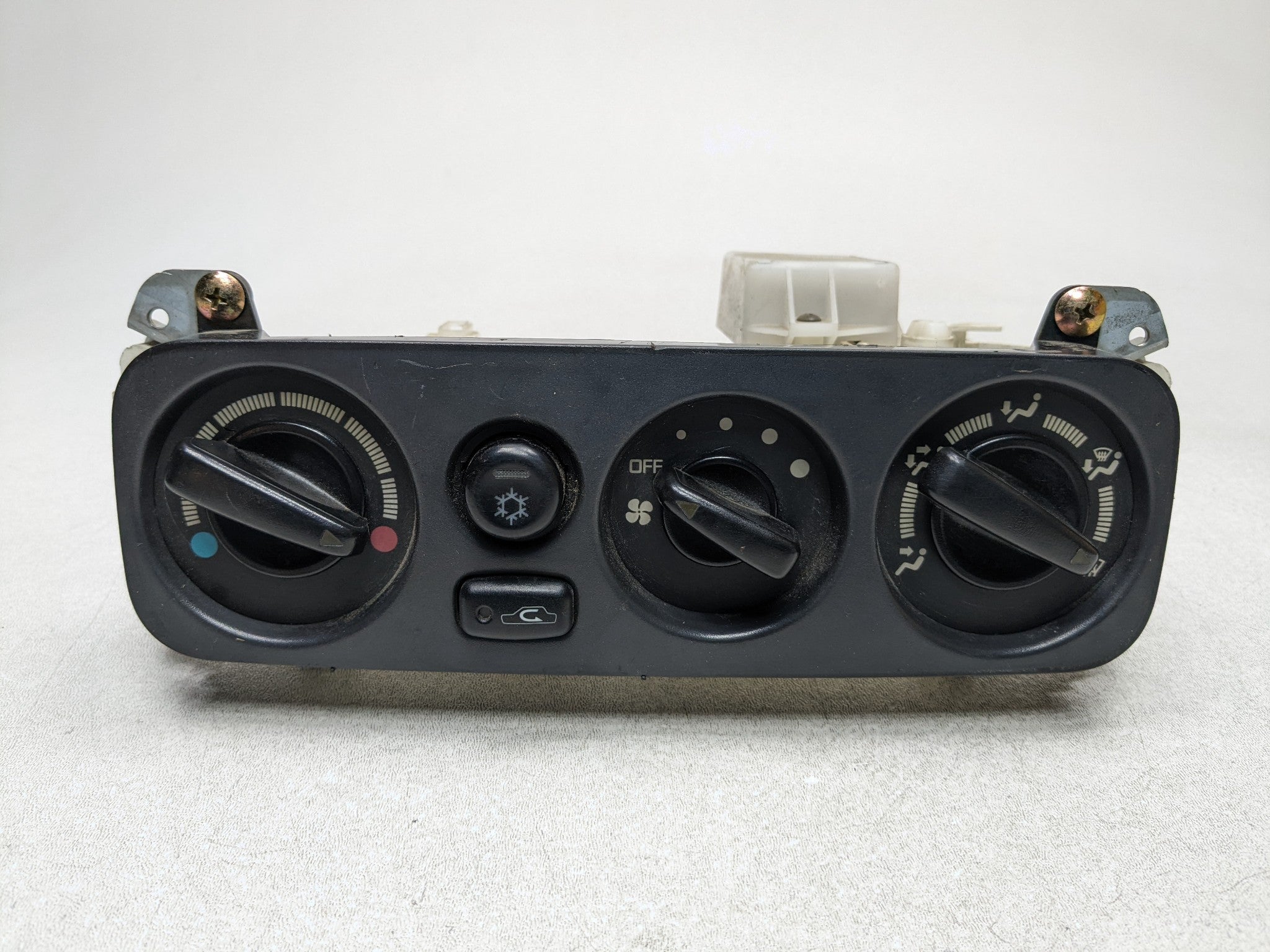 00 - 04 MITSUBISHI MONTERO SPORT OEM AC HEATER TEMPERATURE CONTROL SWITCH FRONT