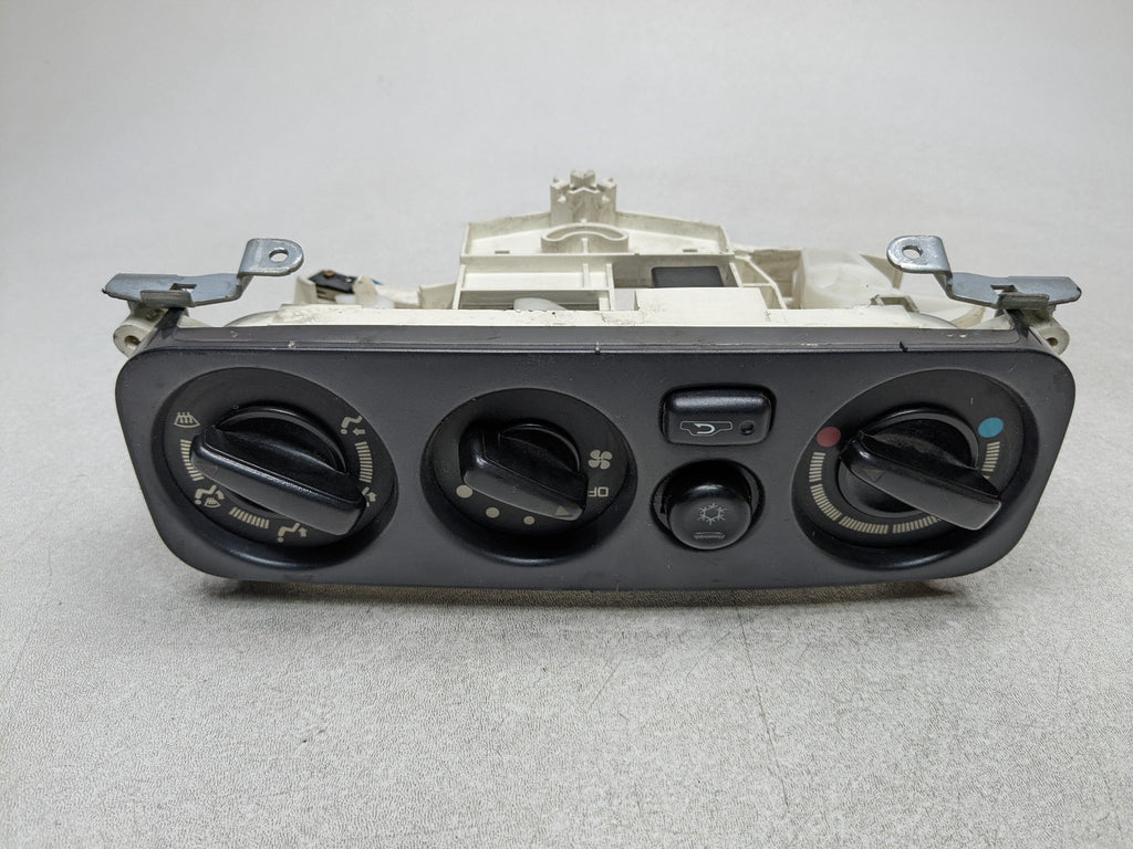 00 - 04 MITSUBISHI MONTERO SPORT OEM AC HEATER TEMPERATURE CONTROL SWITCH FRONT