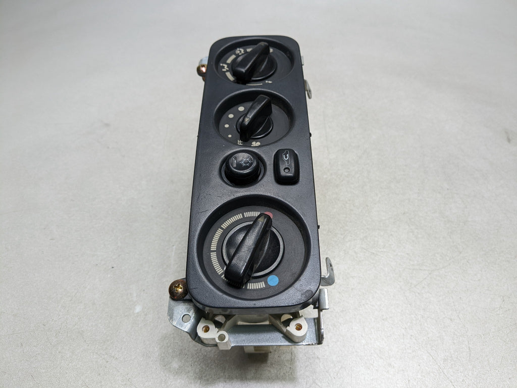 00 - 04 MITSUBISHI MONTERO SPORT OEM AC HEATER TEMPERATURE CONTROL SWITCH FRONT
