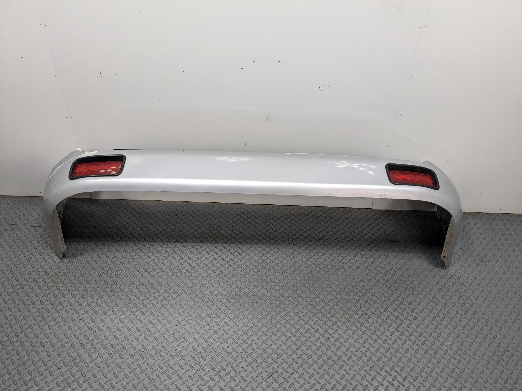 00 – 04 MITSUBISHI MONTERO SPORT OEM REAR BUMPER LOWER COVER PANEL SILVER GRAY