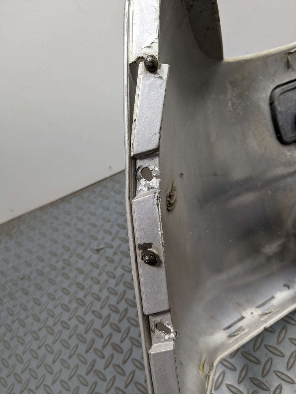 00 – 04 MITSUBISHI MONTERO SPORT OEM REAR BUMPER LOWER COVER PANEL SILVER GRAY