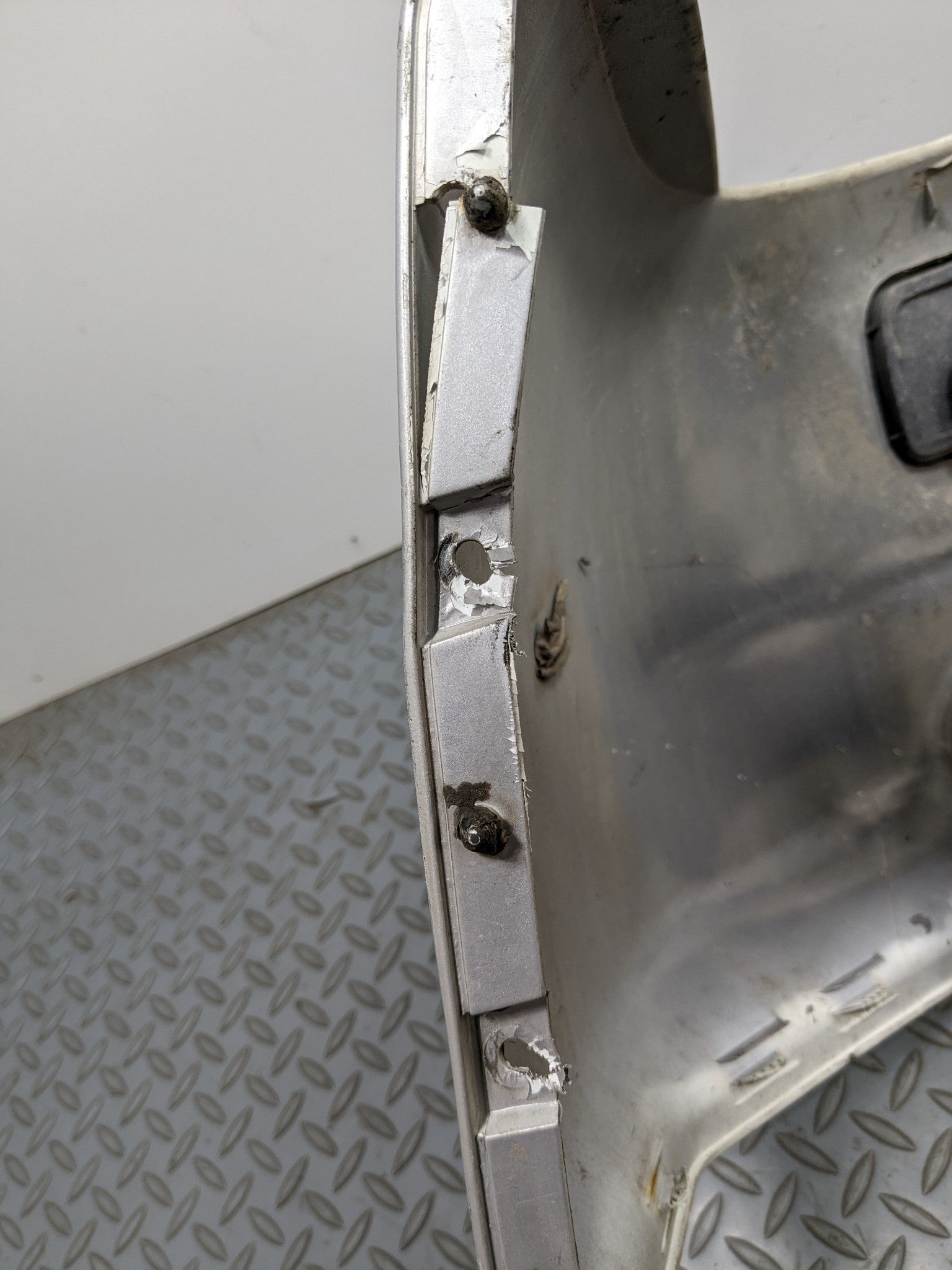 00 – 04 MITSUBISHI MONTERO SPORT OEM REAR BUMPER LOWER COVER PANEL SILVER GRAY