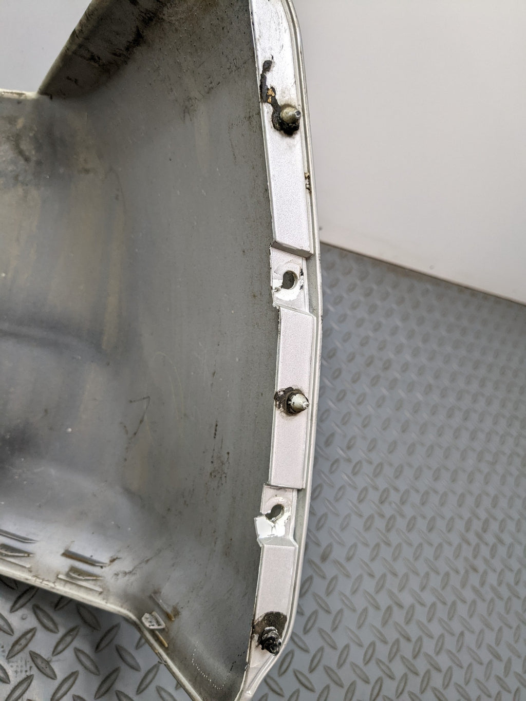 00 – 04 MITSUBISHI MONTERO SPORT OEM REAR BUMPER LOWER COVER PANEL SILVER GRAY
