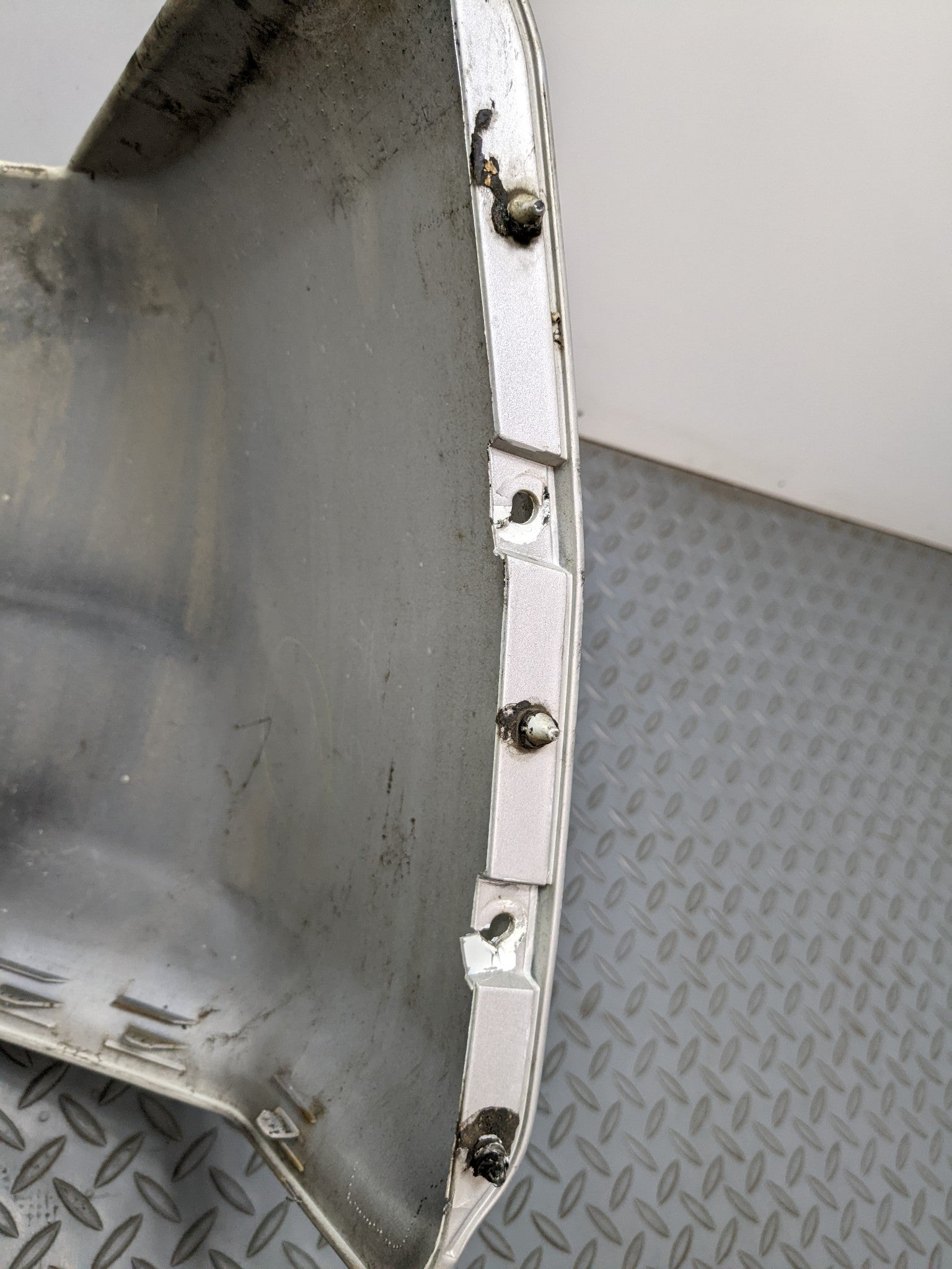 00 – 04 MITSUBISHI MONTERO SPORT OEM REAR BUMPER LOWER COVER PANEL SILVER GRAY