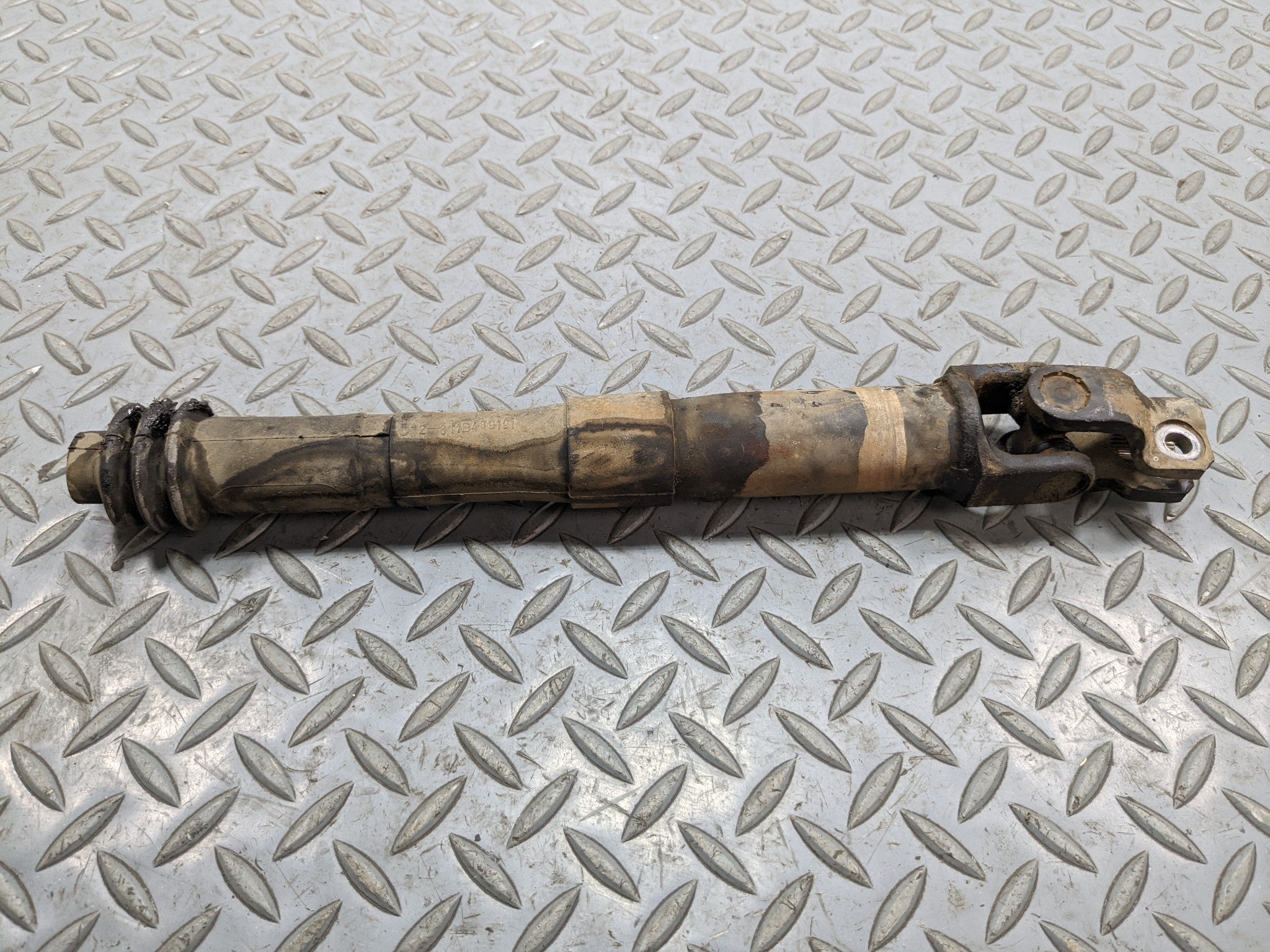 00 - 04 MITSUBISHI MONTERO SPORT OEM INTERMEDIATE STEERING SHAFT JOINT ASSEMBLY