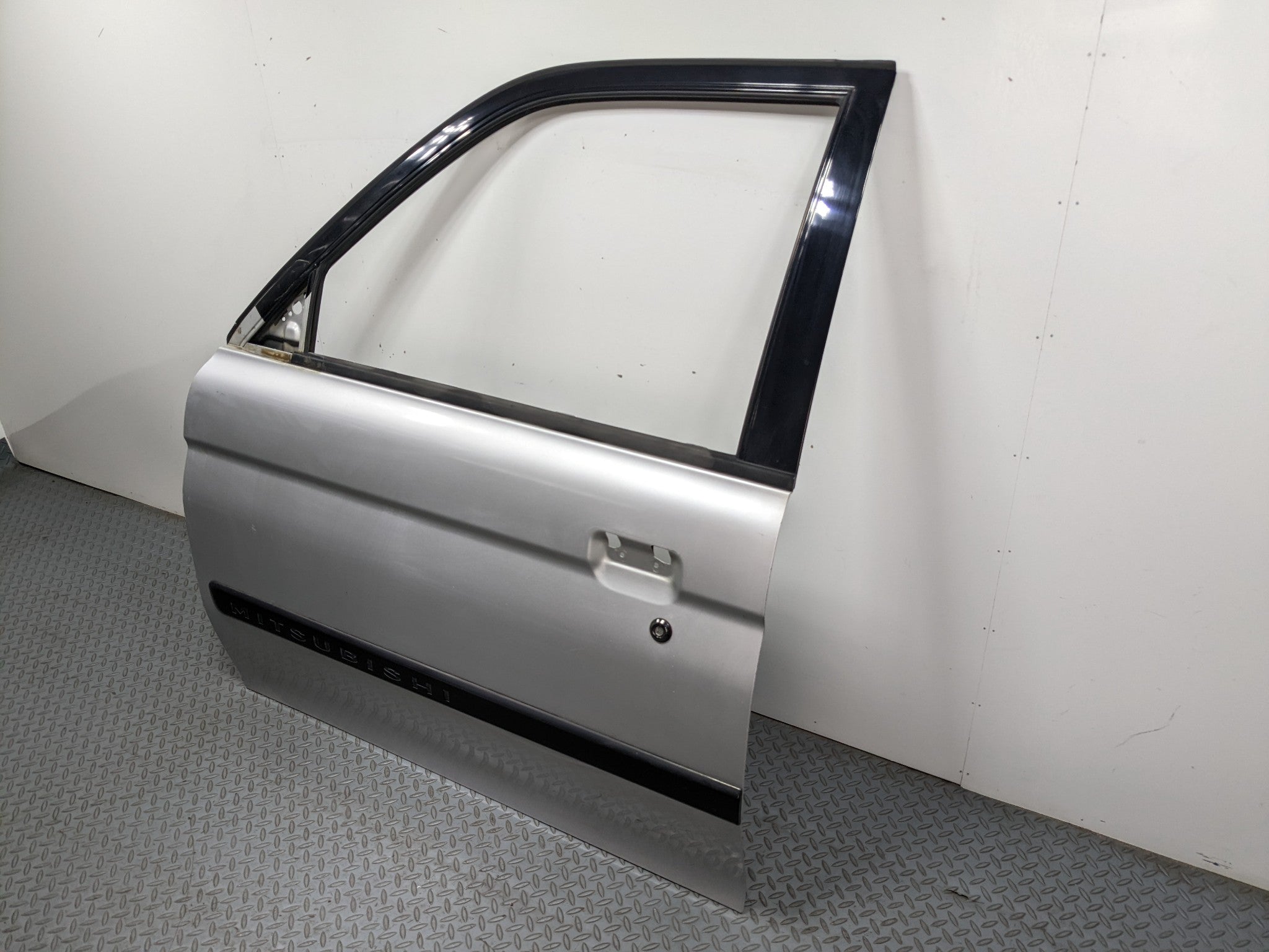 00 – 04 MITSUBISHI MONTERO SPORT OEM DOOR SHELL PANEL SILVER GRAY FRONT LEFT