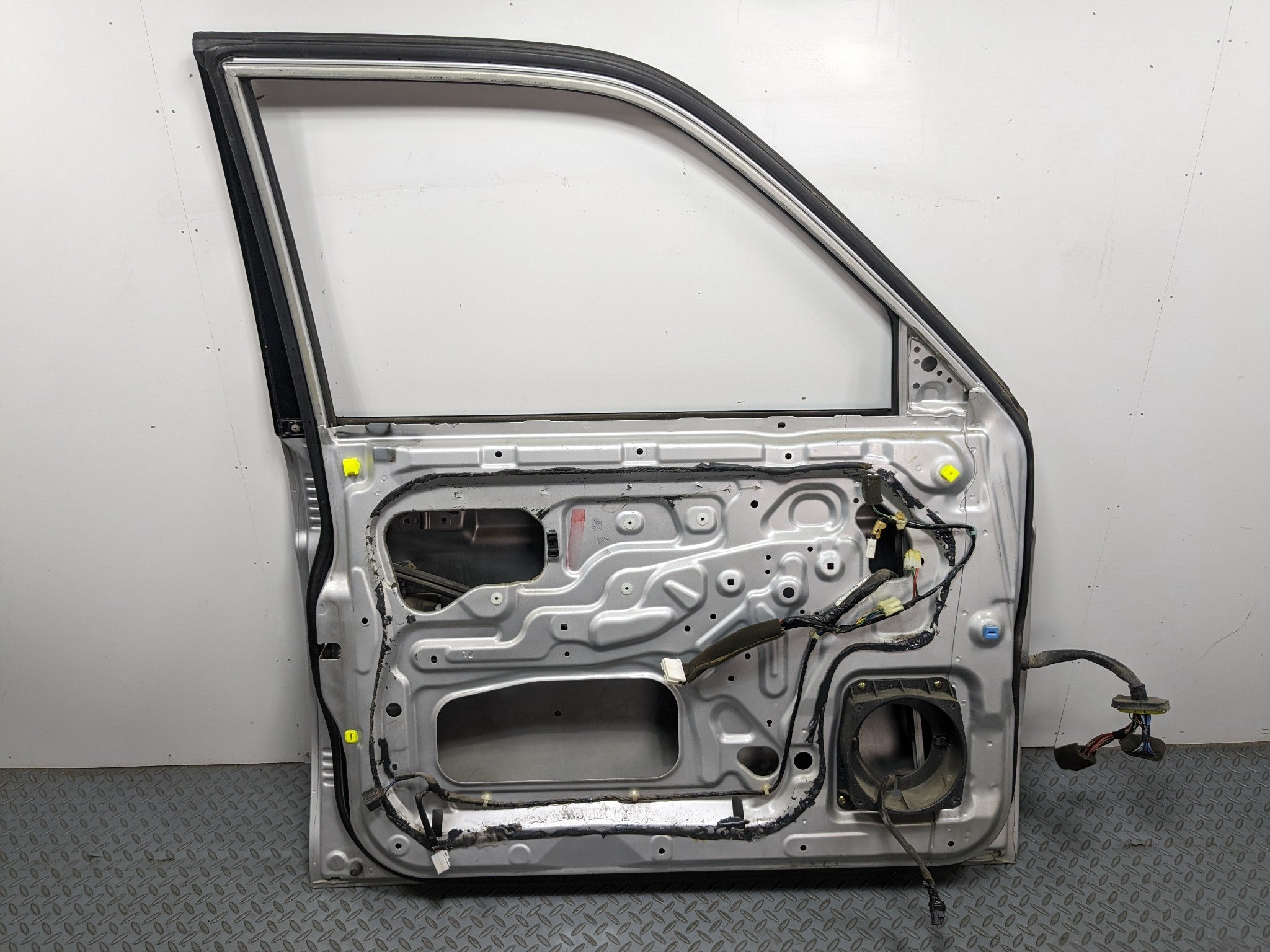 00 – 04 MITSUBISHI MONTERO SPORT OEM DOOR SHELL PANEL SILVER GRAY FRONT LEFT