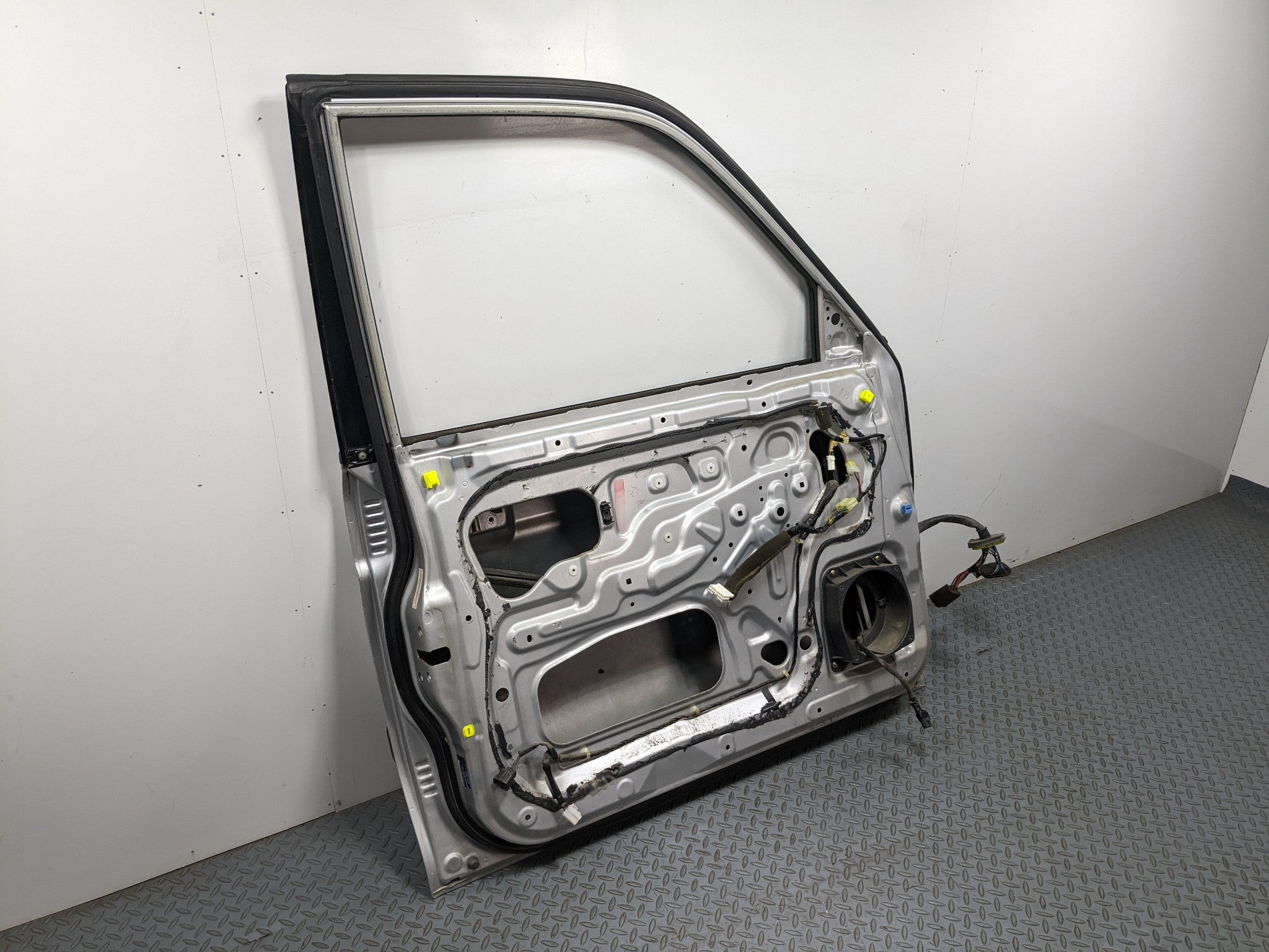 00 – 04 MITSUBISHI MONTERO SPORT OEM DOOR SHELL PANEL SILVER GRAY FRONT LEFT
