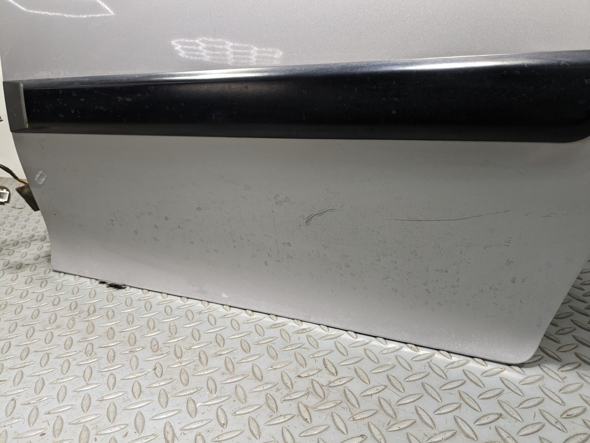 00 – 04 MITSUBISHI MONTERO SPORT OEM DOOR SHELL PANEL SILVER GRAY REAR LEFT