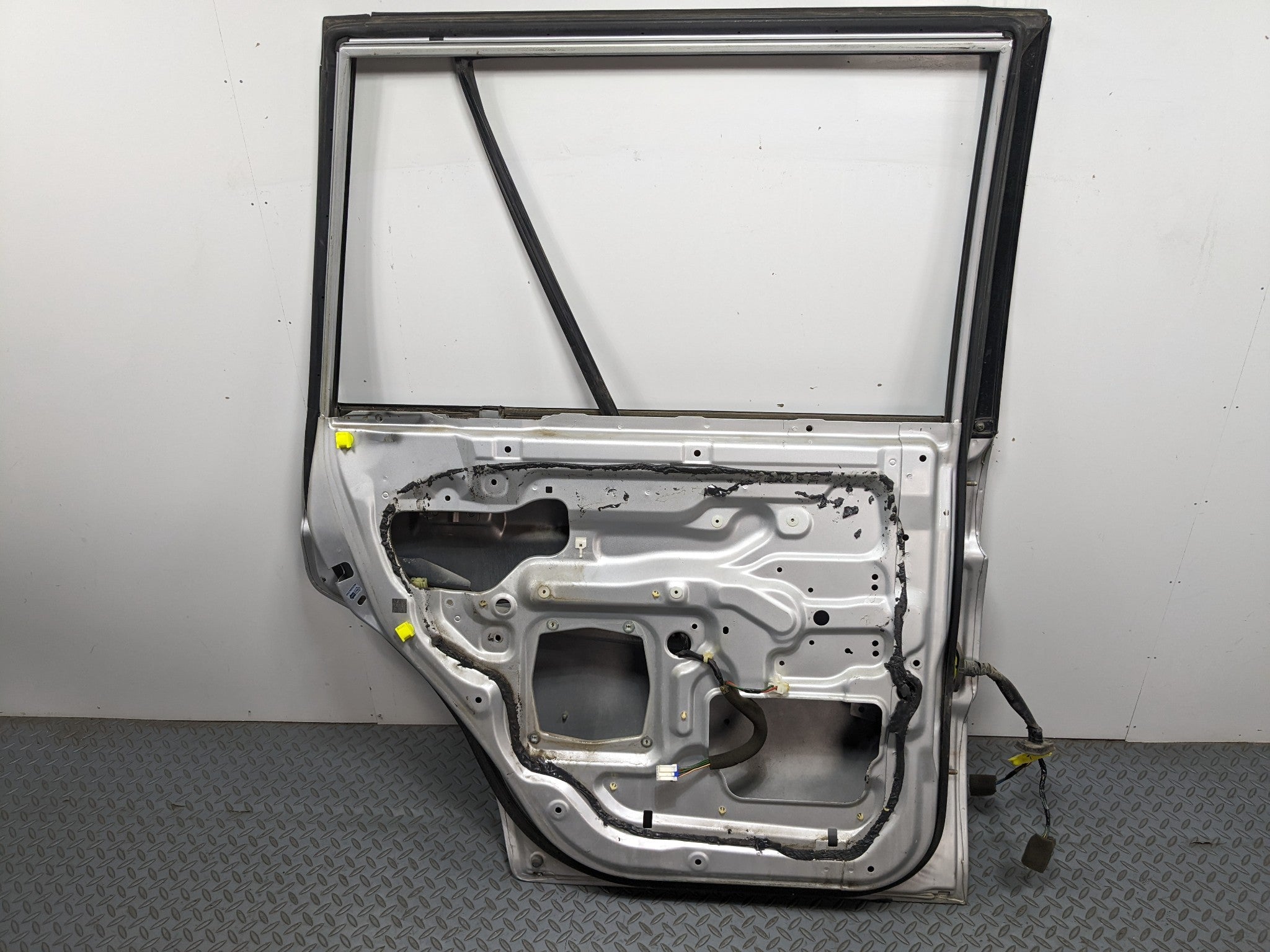 00 – 04 MITSUBISHI MONTERO SPORT OEM DOOR SHELL PANEL SILVER GRAY REAR LEFT